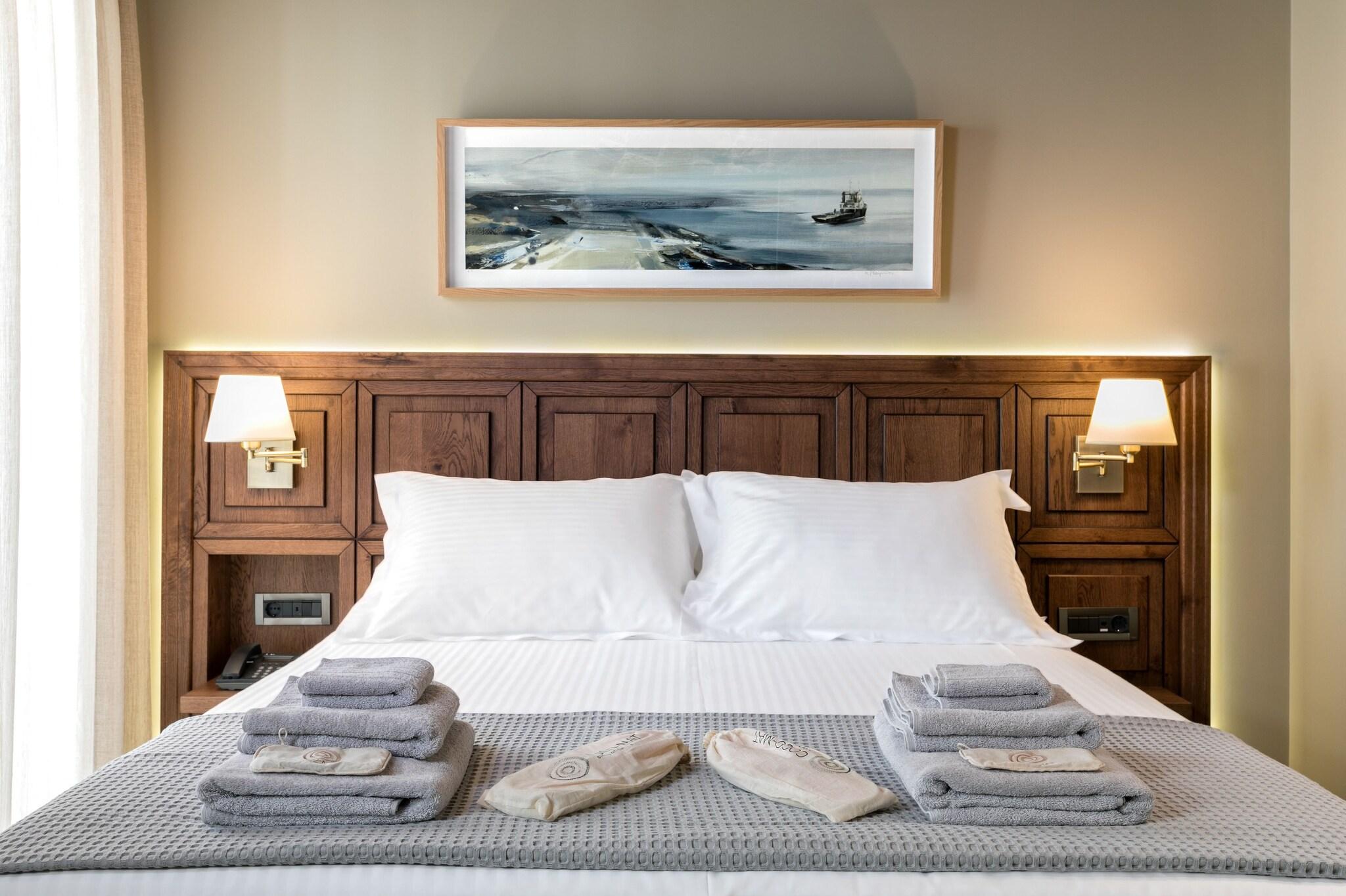 Studio Queen Size Bed