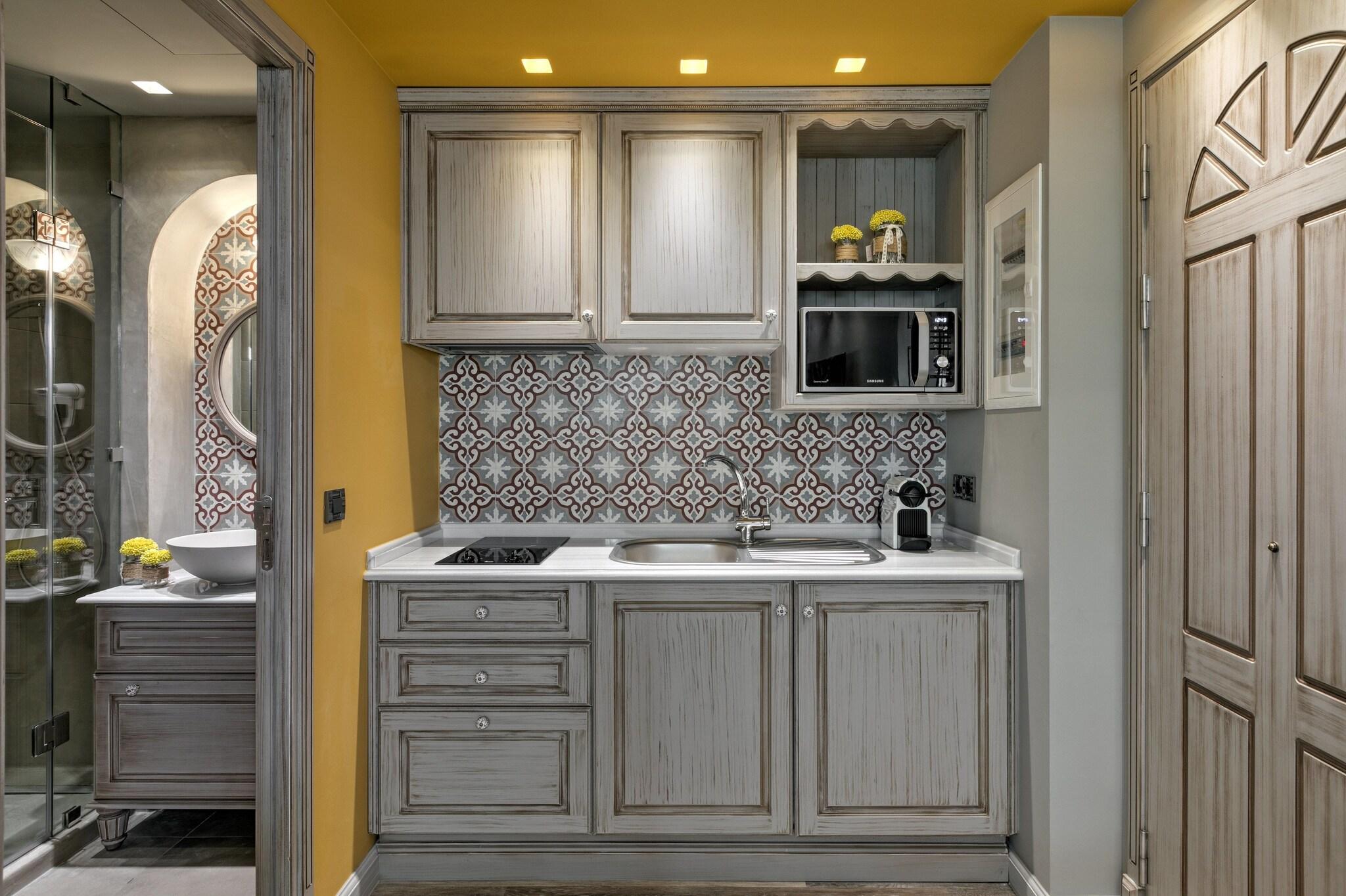 Studio Queen Size Bed