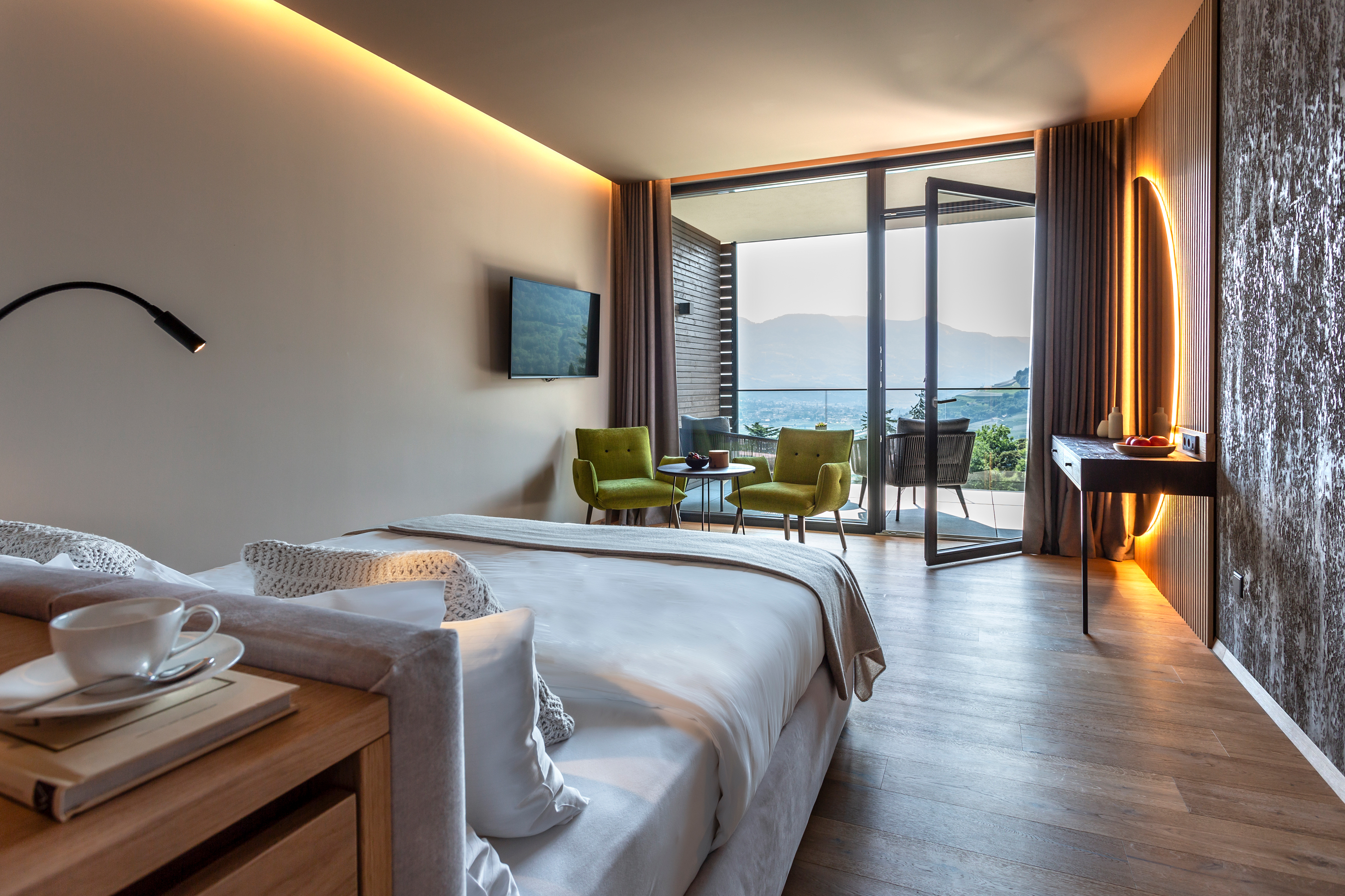 Suite with Balcony with Views