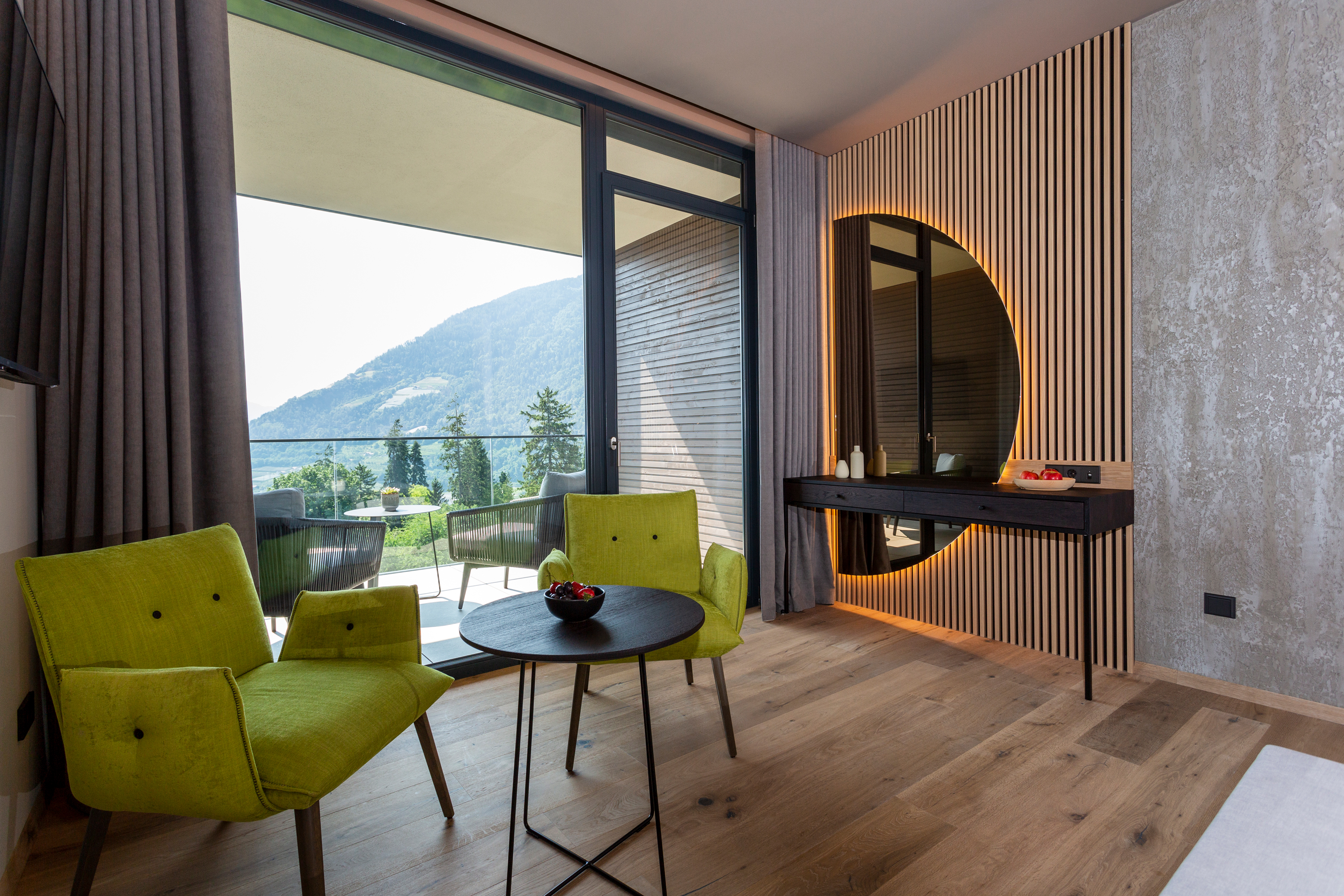 Suite with Balcony with Views