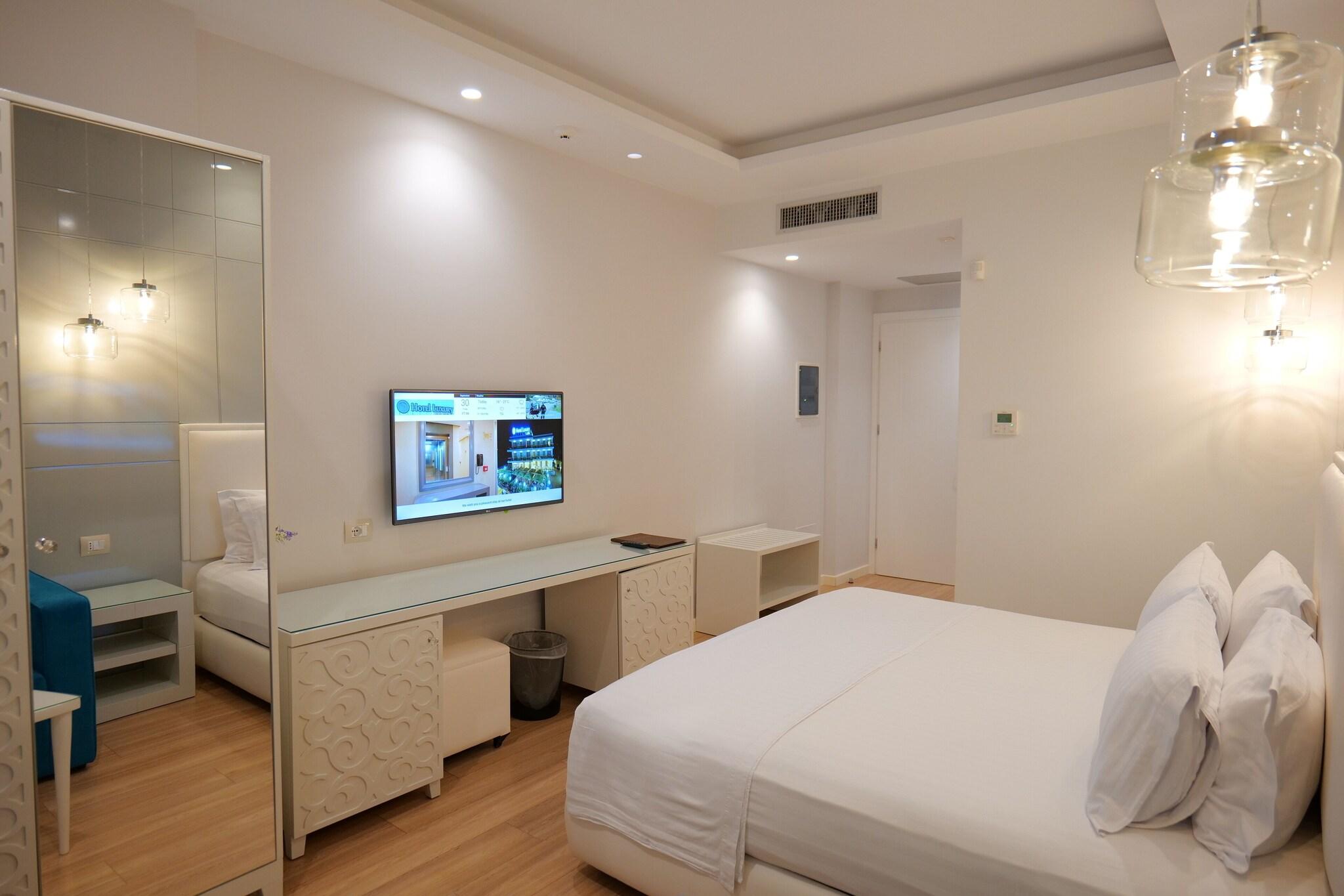 Double Deluxe Queen Bed