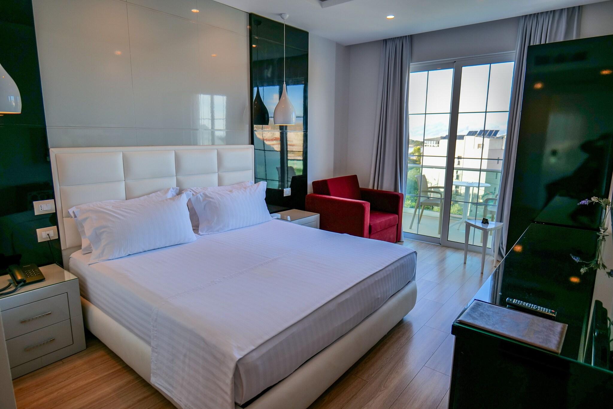 Double Deluxe Queen Bed