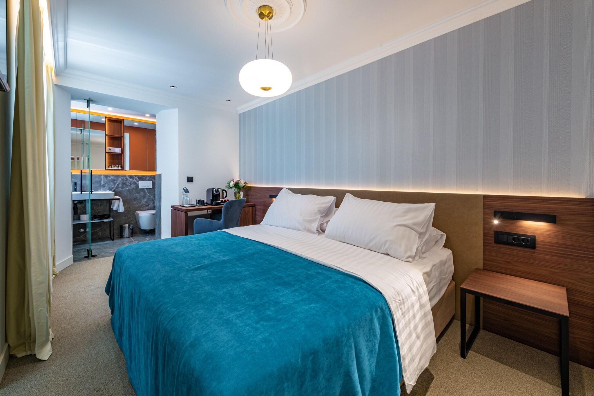 Double Queen Size Bed