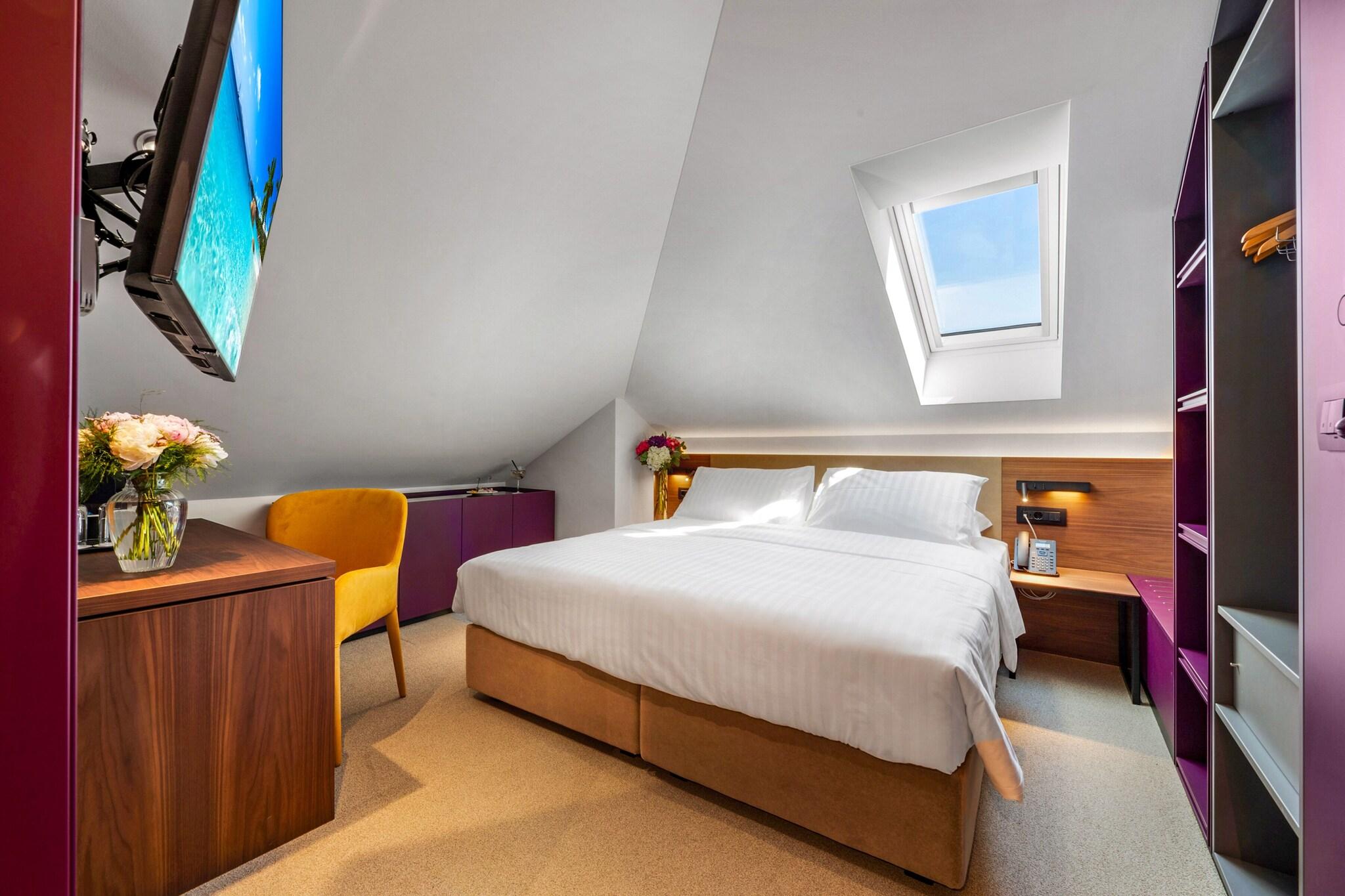 Double Classic Queen Bed