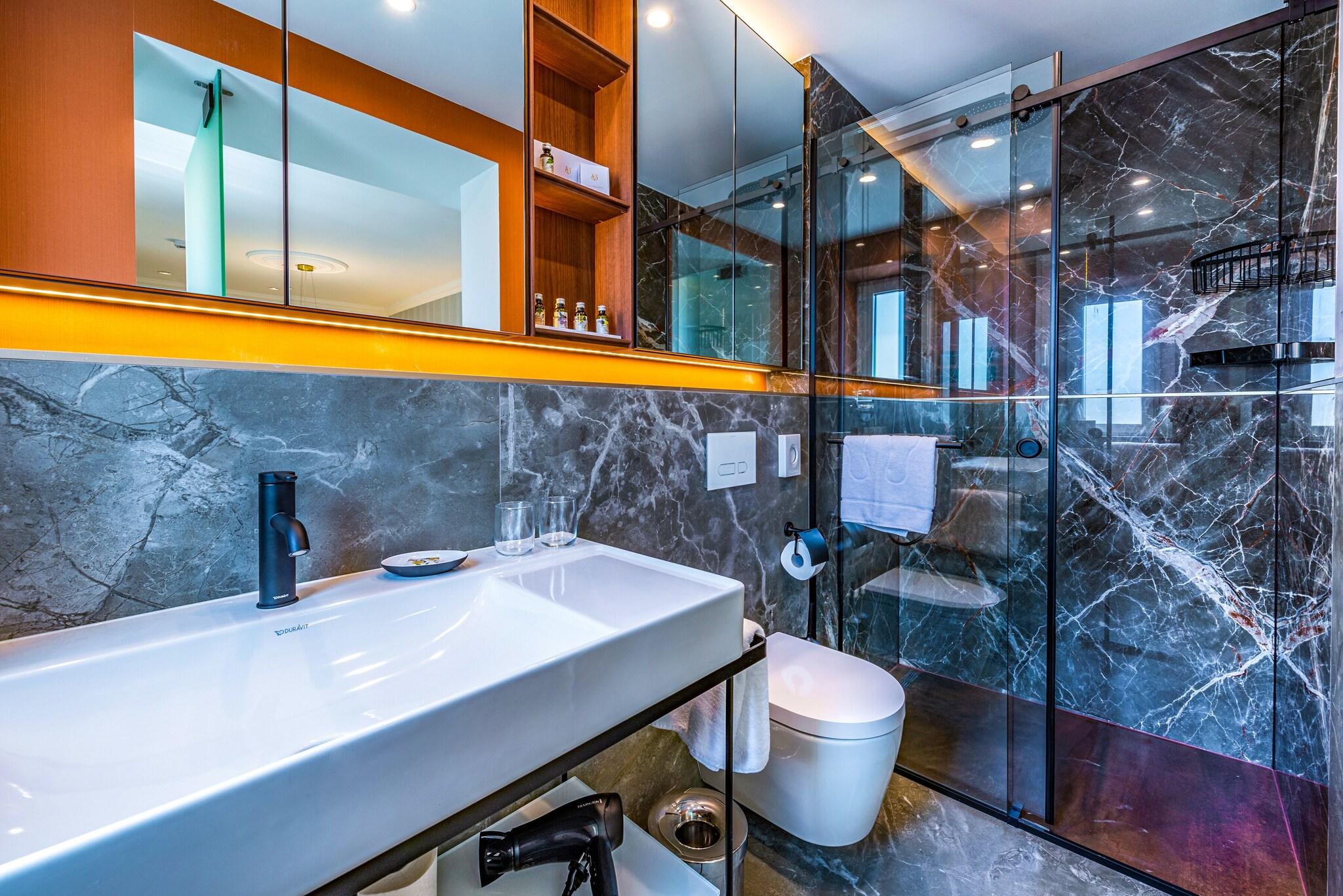 Double Queen Size Bed