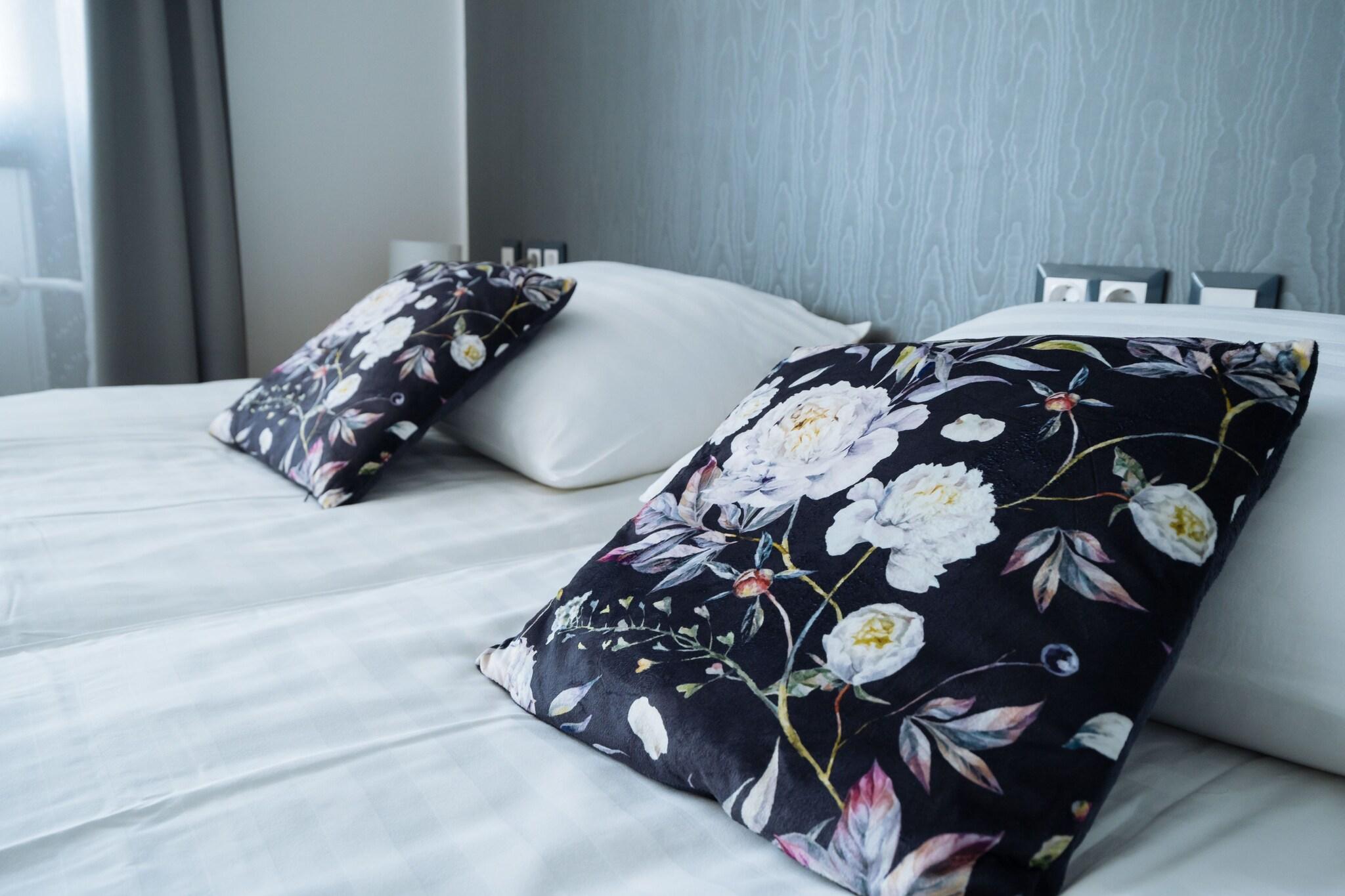 Double Deluxe Queen Bed