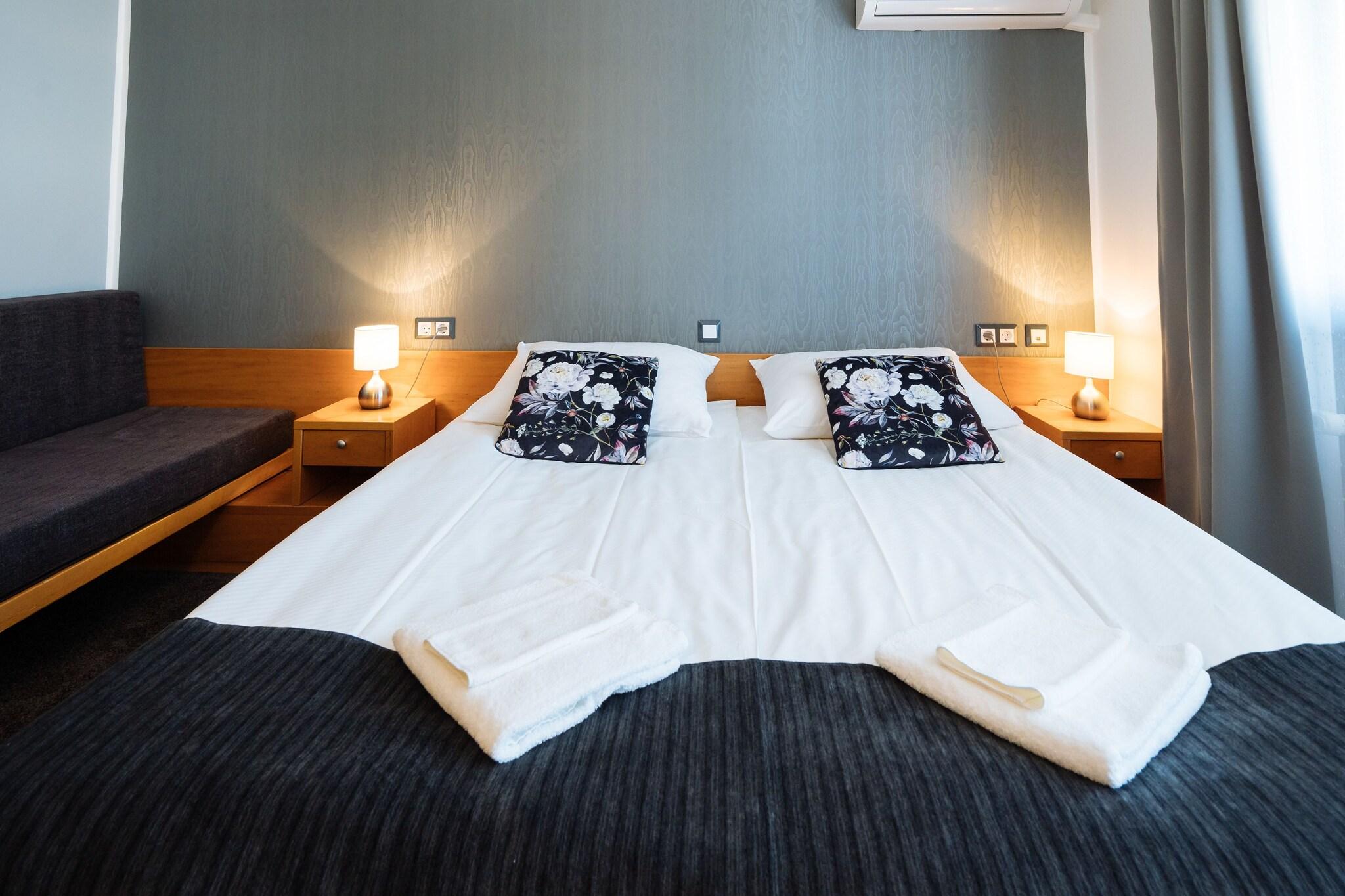 Double Deluxe Queen Bed