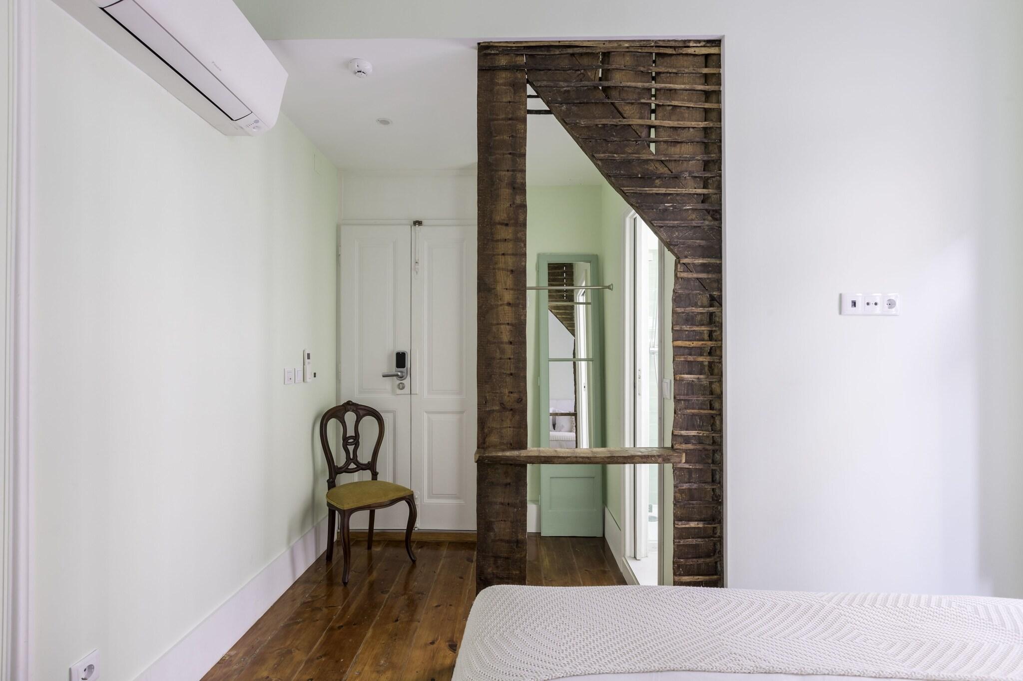 Double or Twin Deluxe Queen Bed