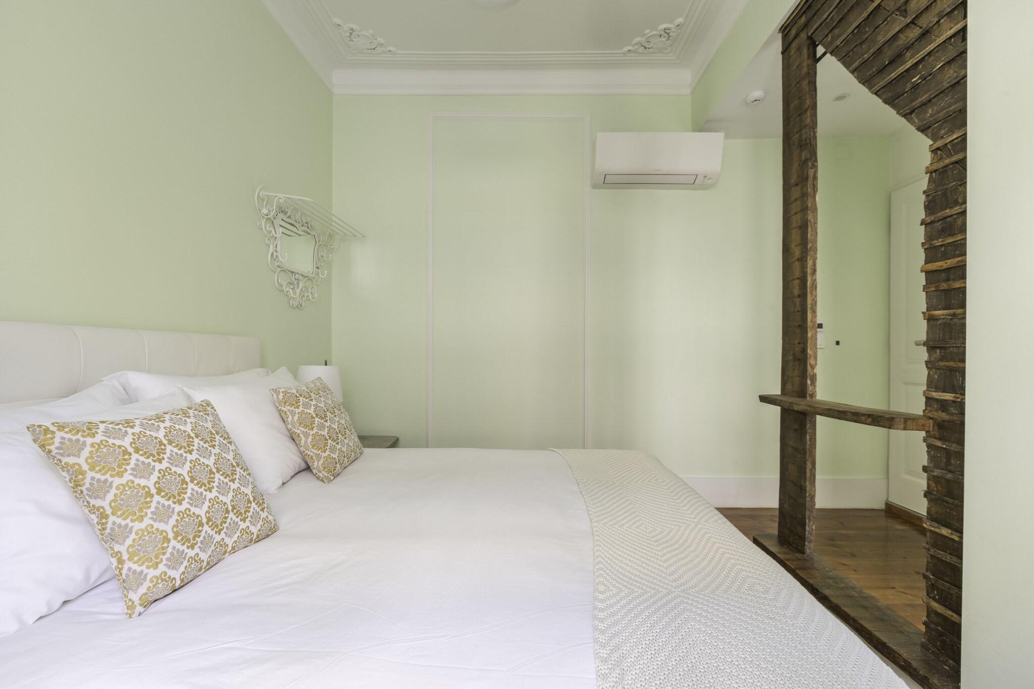 Double or Twin Deluxe Queen Bed