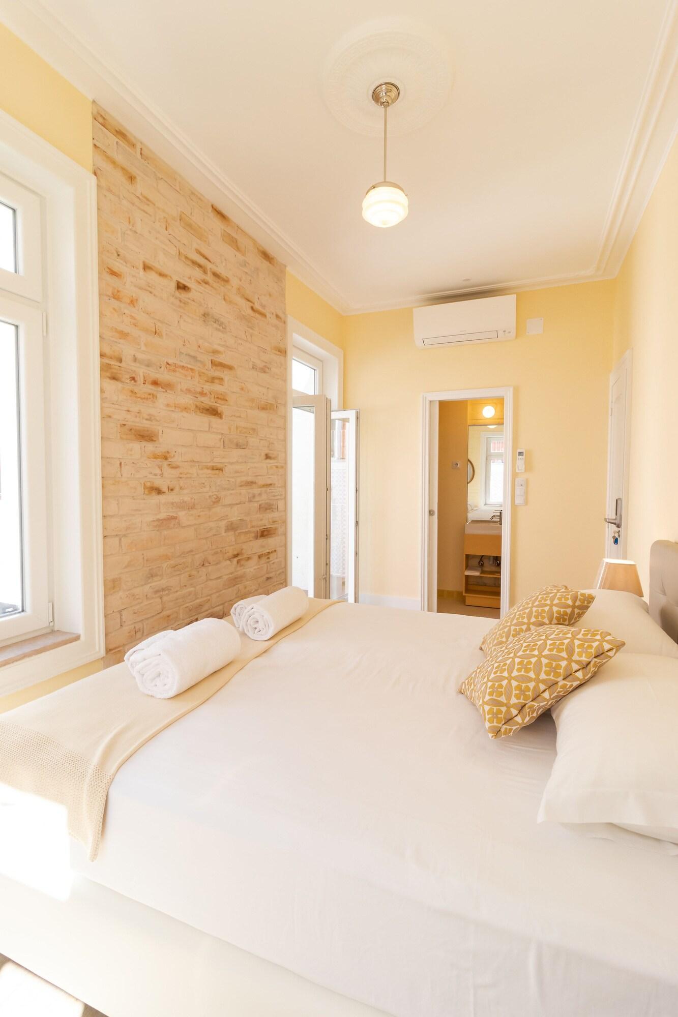 Double or Twin Deluxe Two Beds