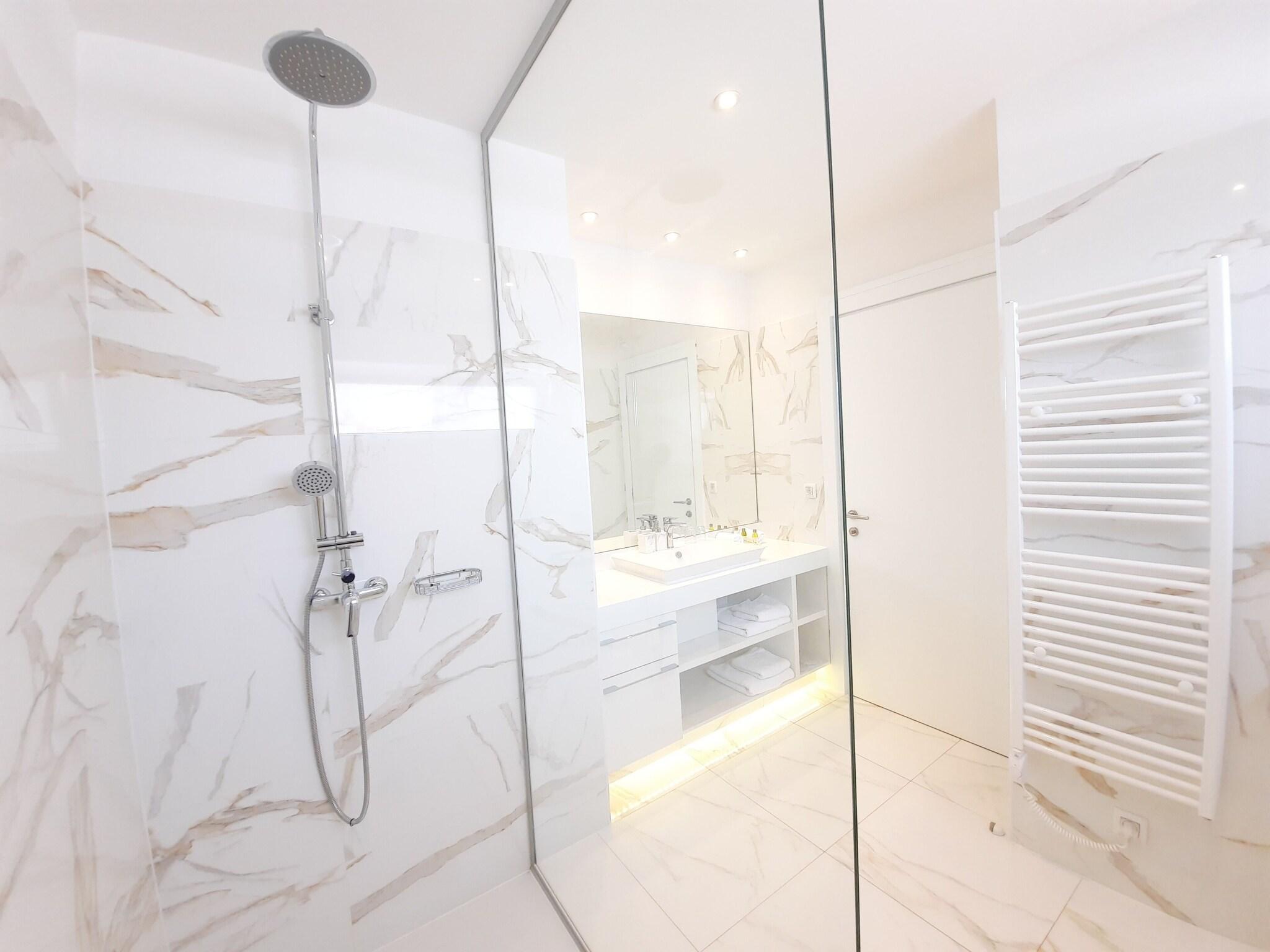 Double Deluxe Queen Bed