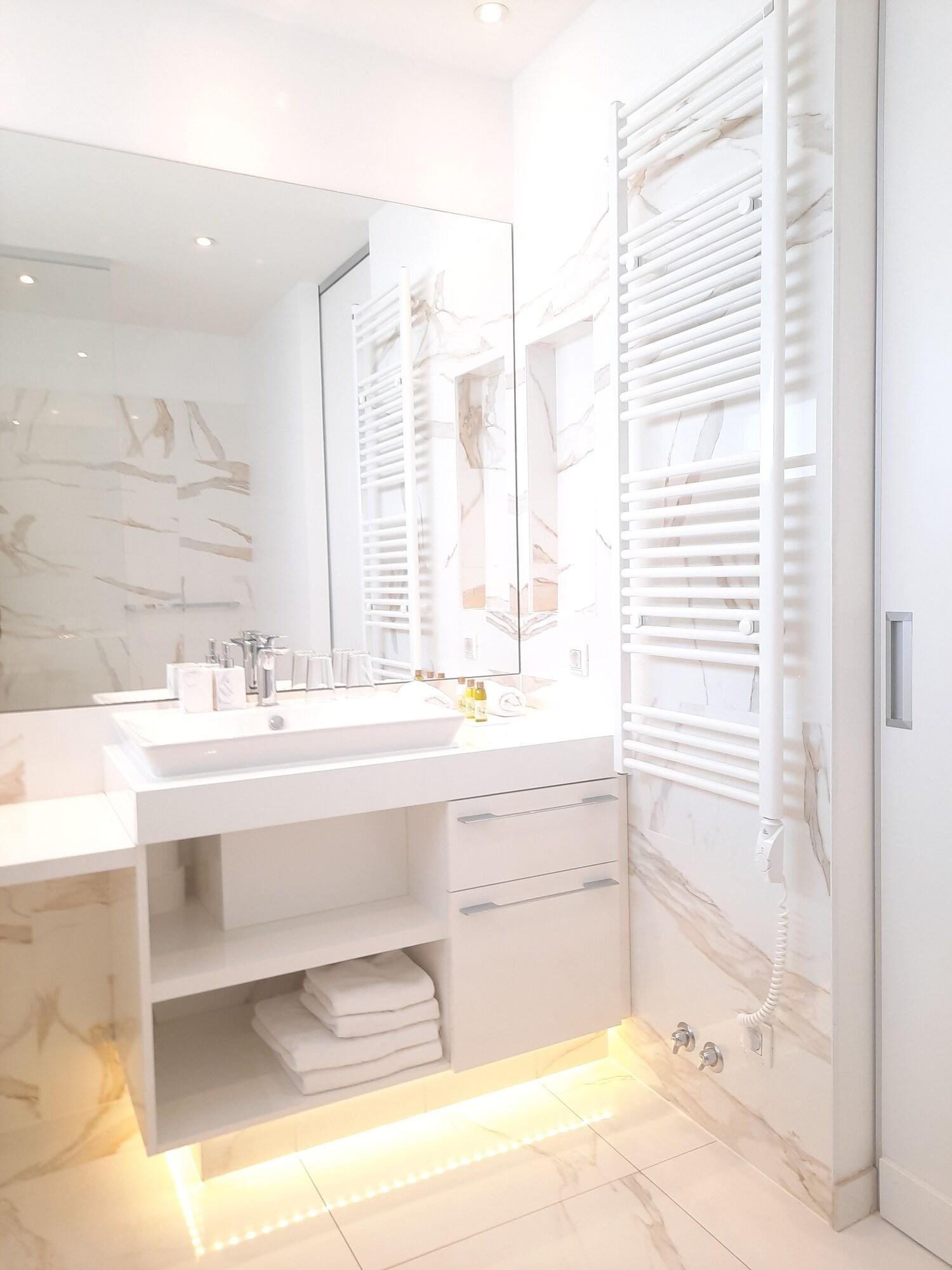 Double Deluxe Queen Bed