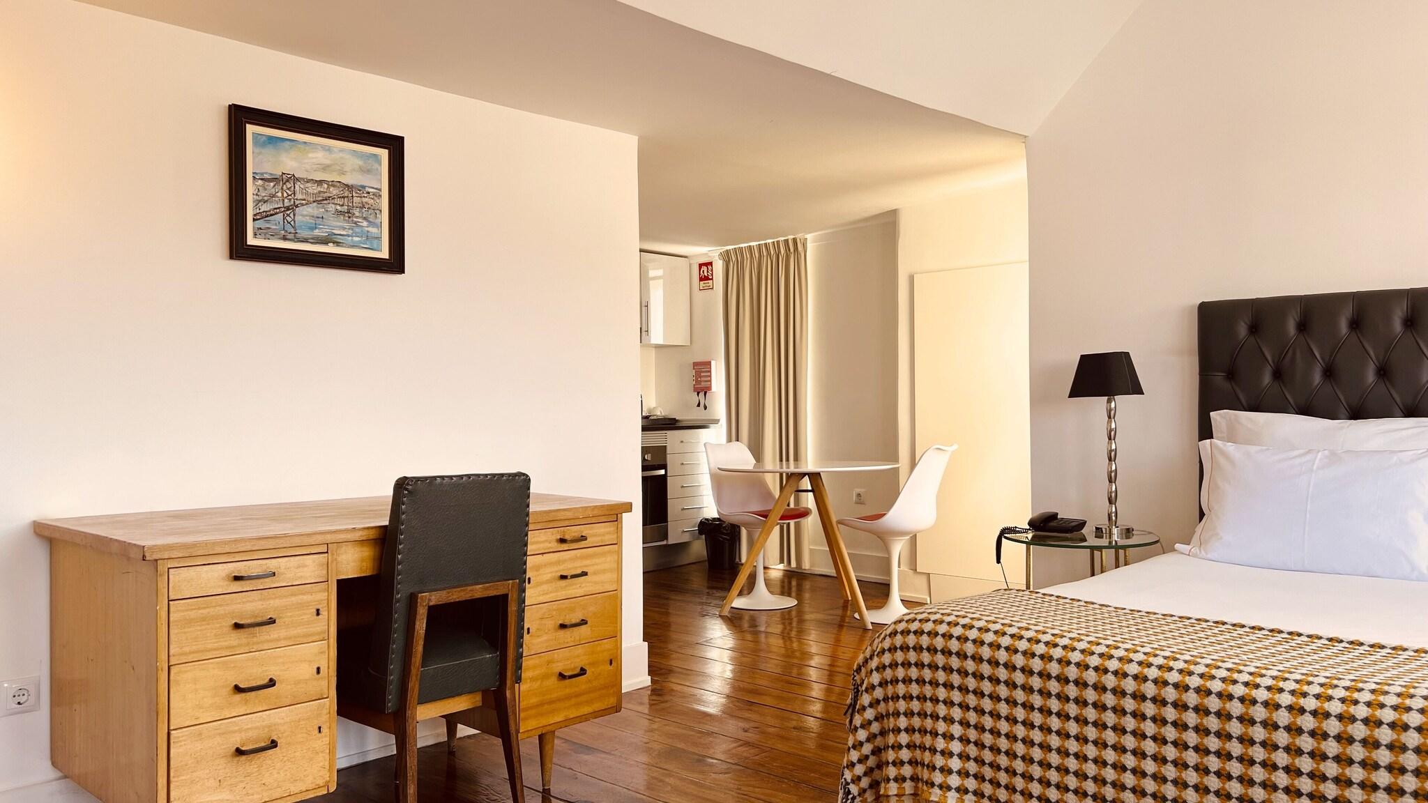 Junior Suite Queen Size Bed