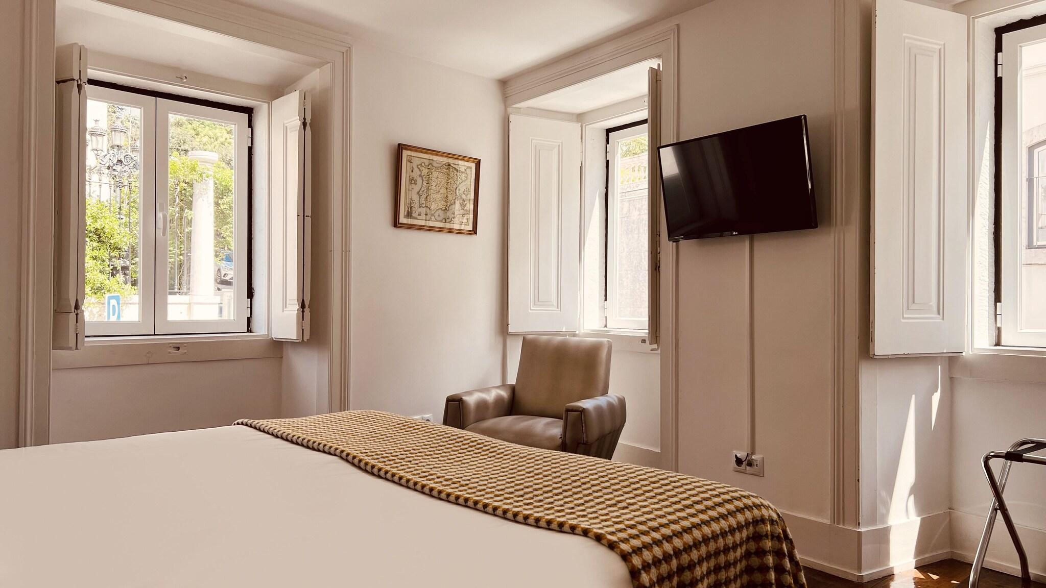 Junior Suite Queen Size Bed