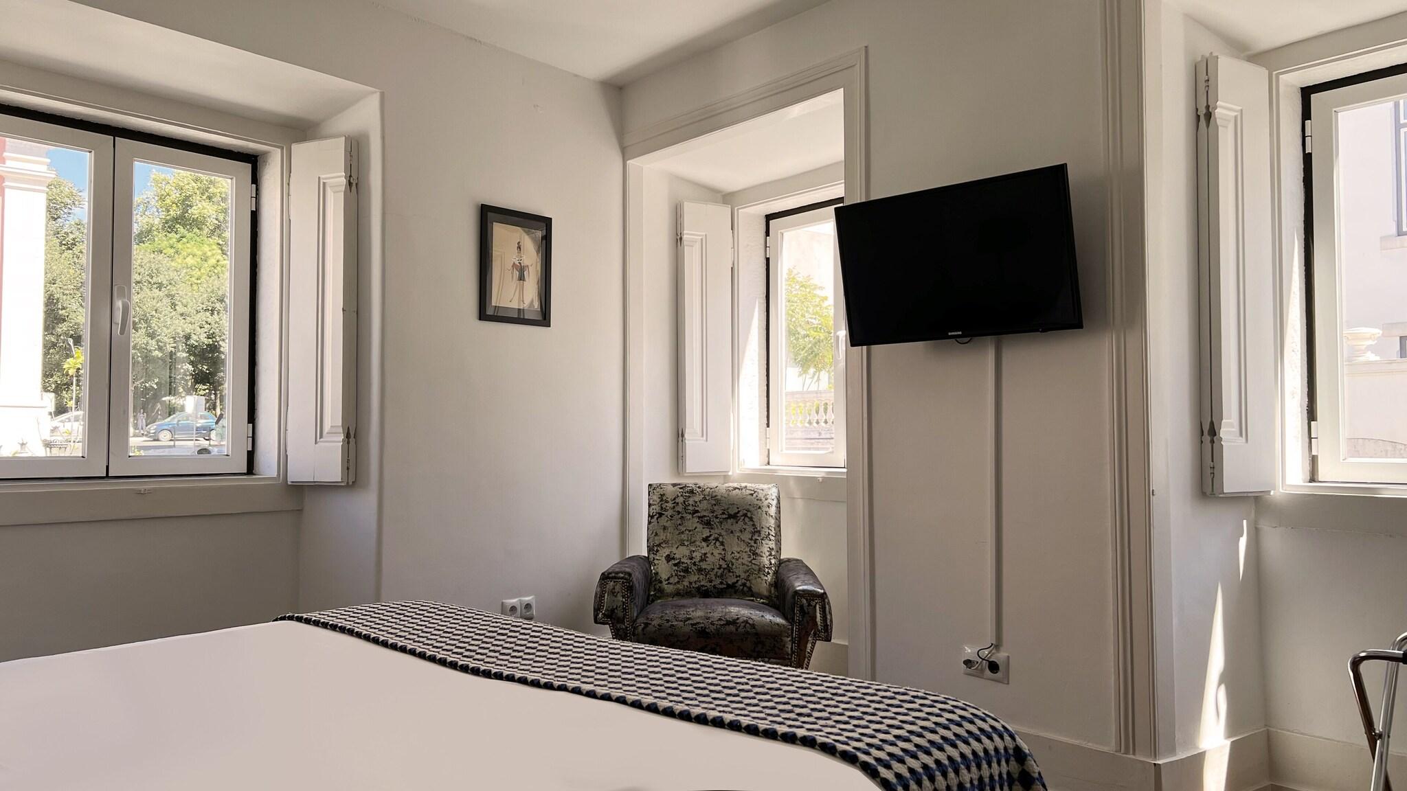 Junior Suite Queen Size Bed