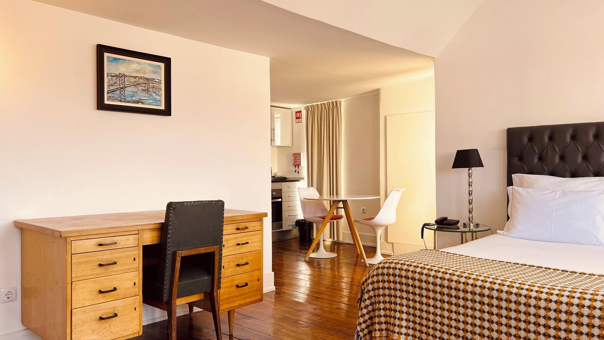 Junior Suite Queen Size Bed