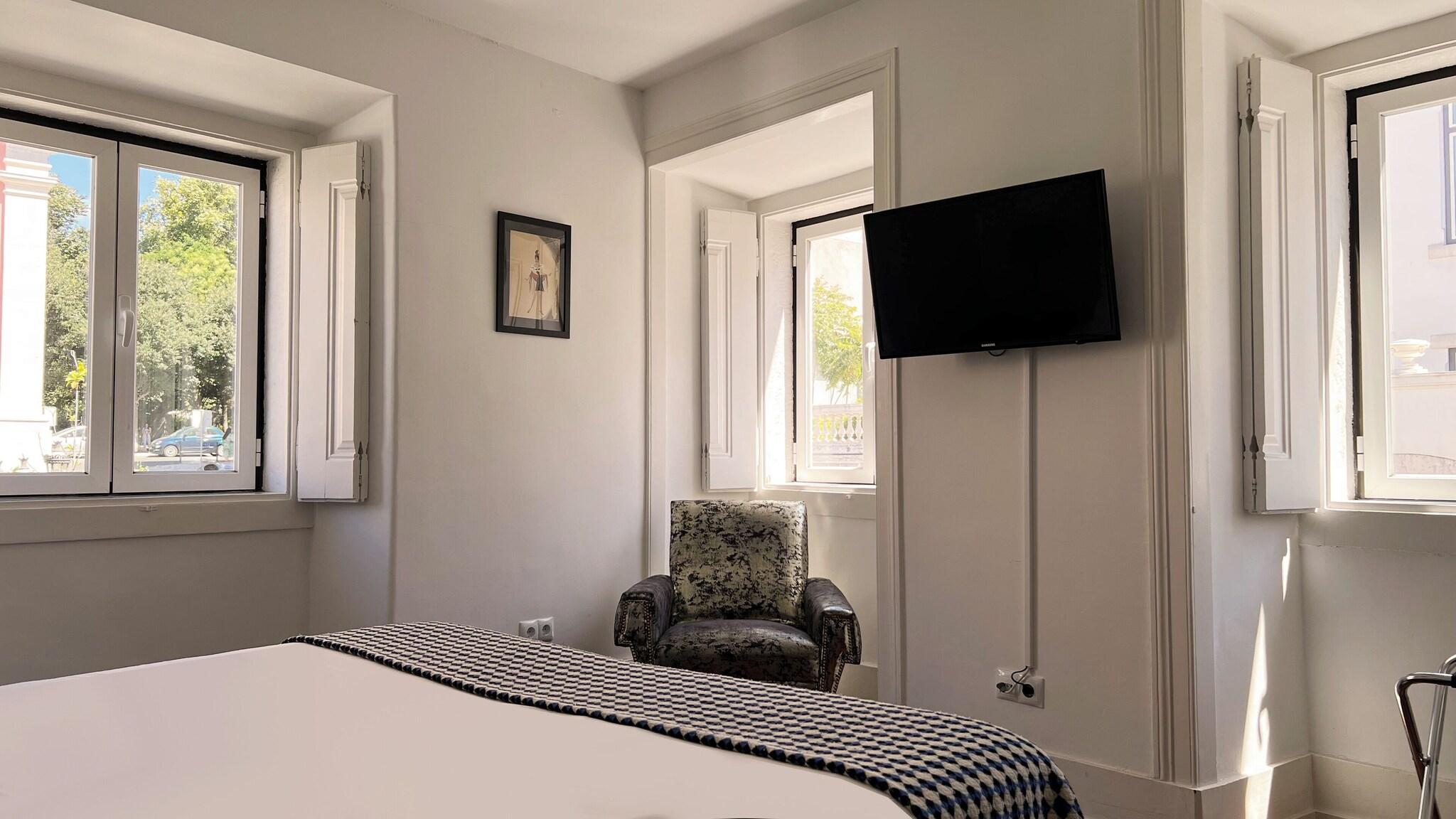 Junior Suite Queen Size Bed