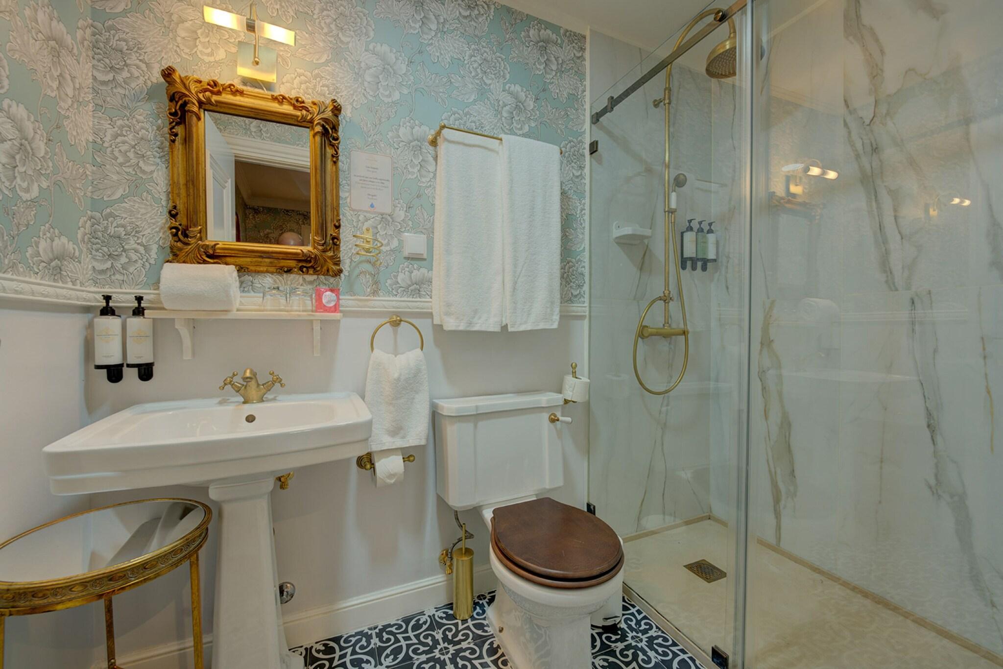 Double Queen Size Bed