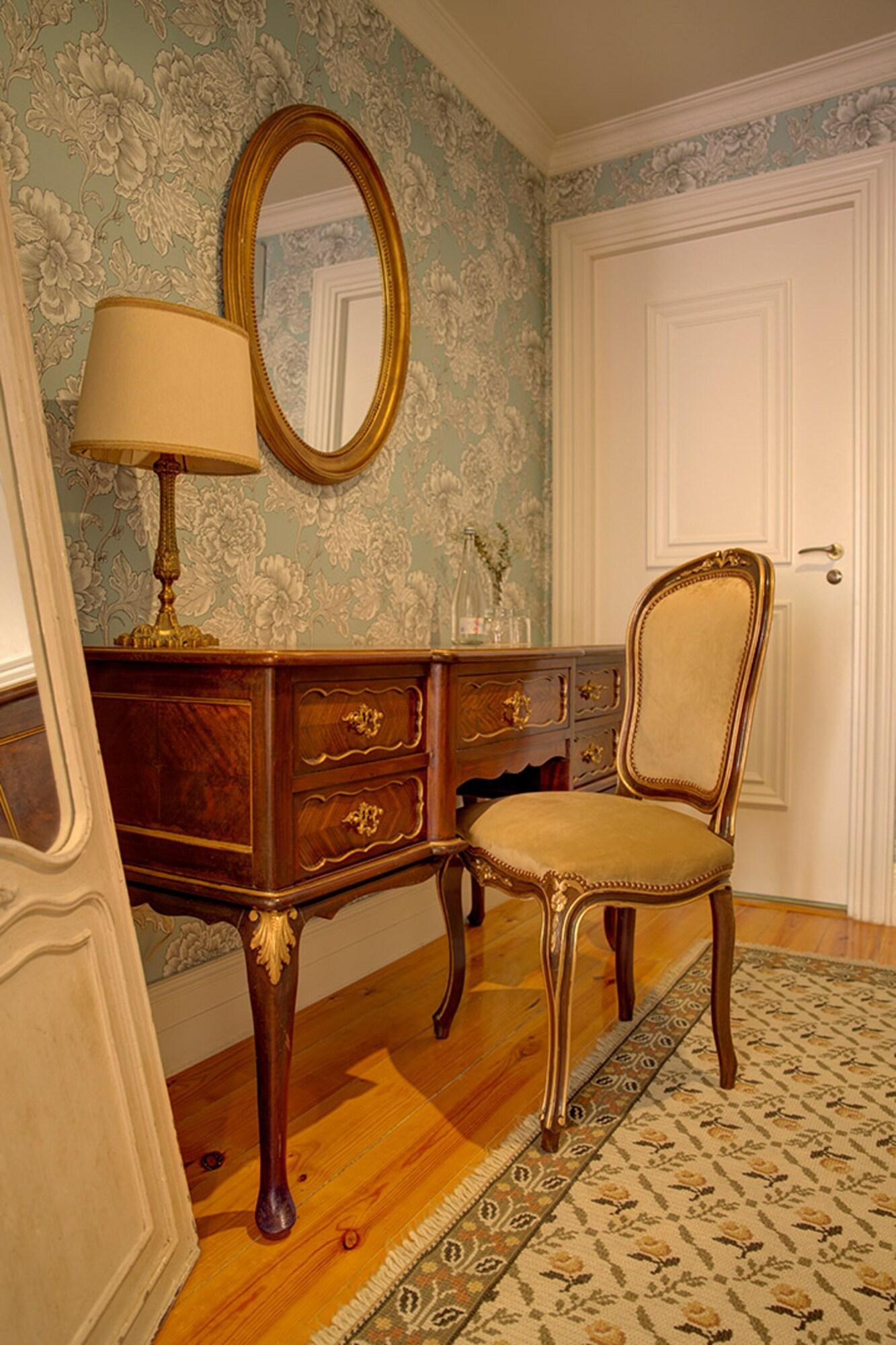 Double Queen Size Bed