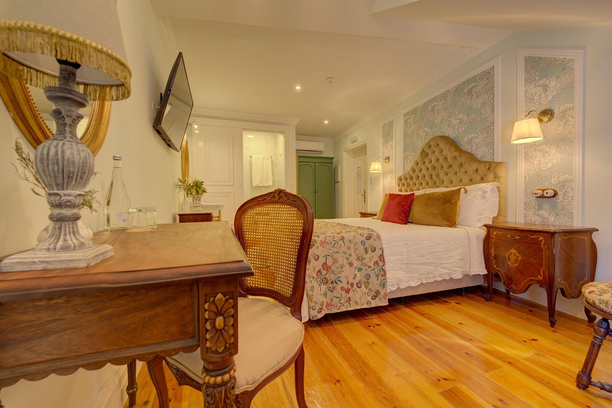 Double Queen Size Bed