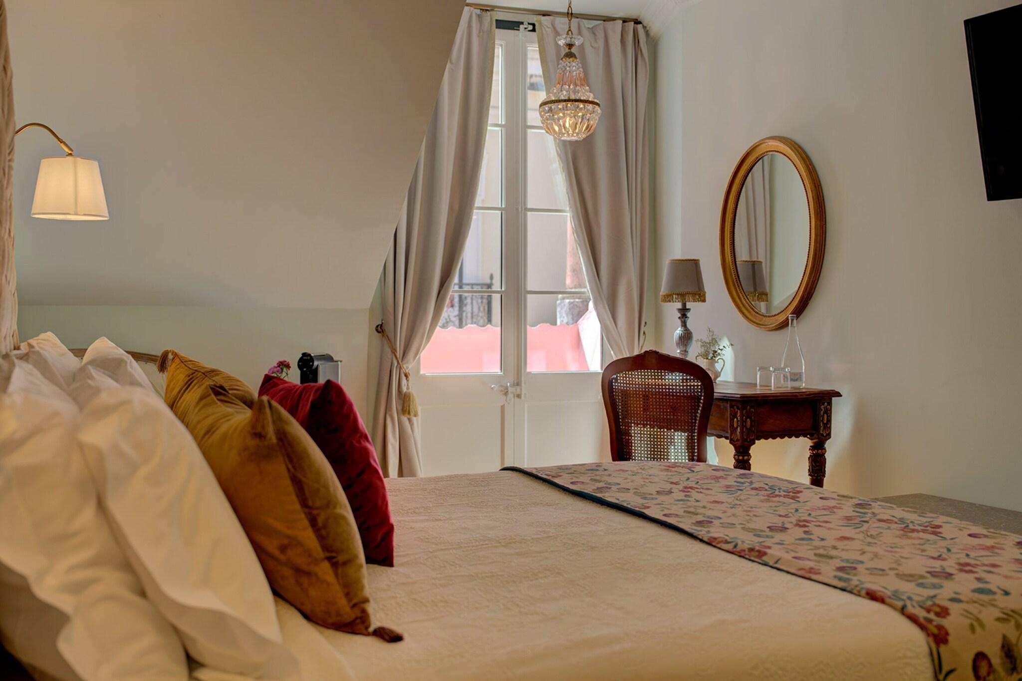 Double Queen Size Bed