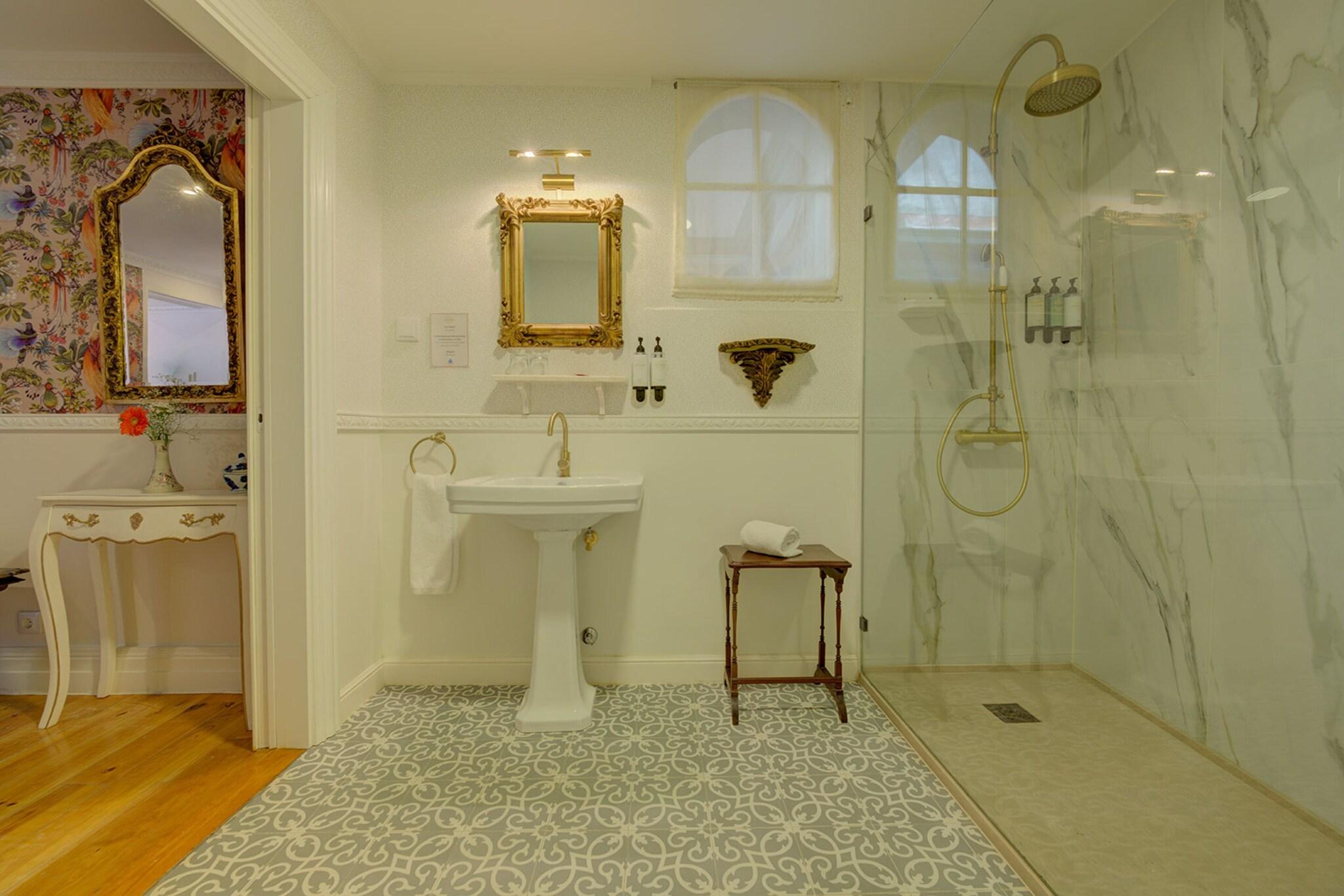 Double Queen Size Bed