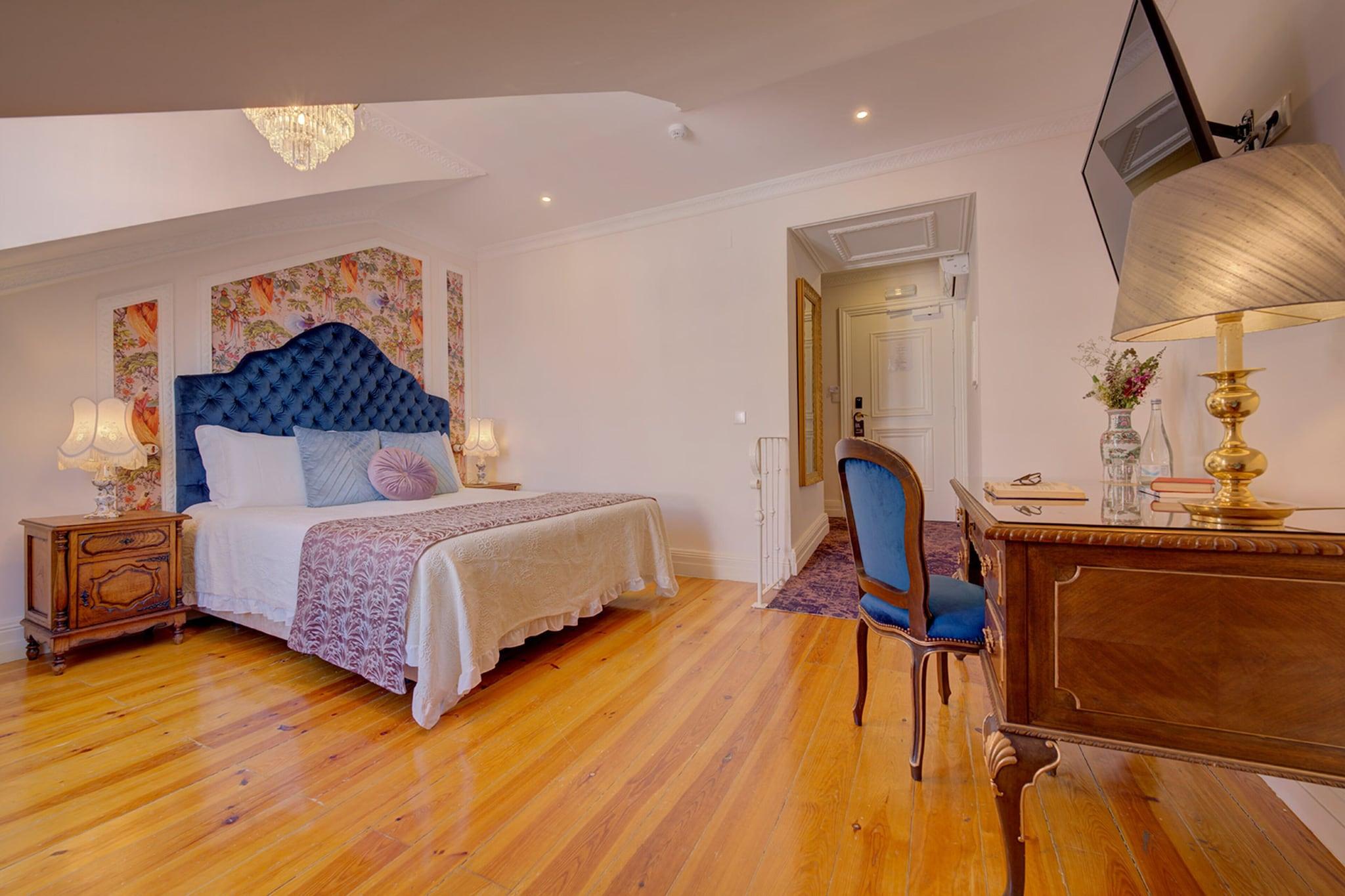 Double Queen Size Bed