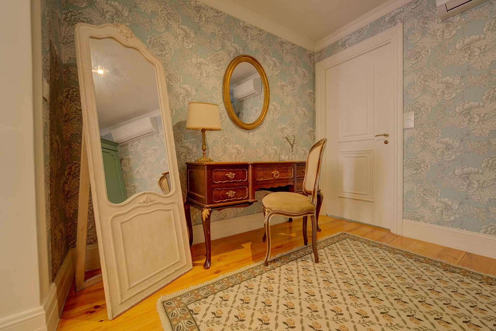 Double Queen Size Bed