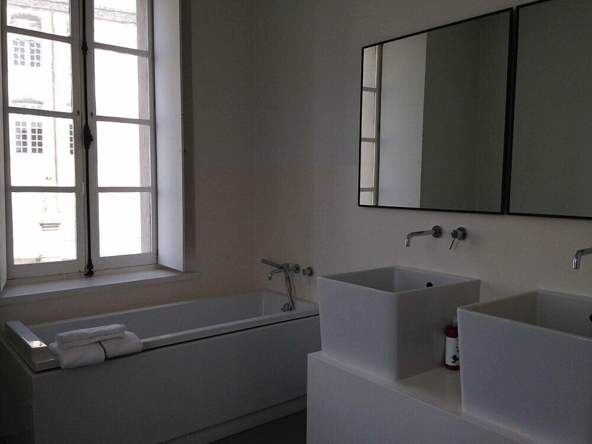 Double Superior Queen Bed