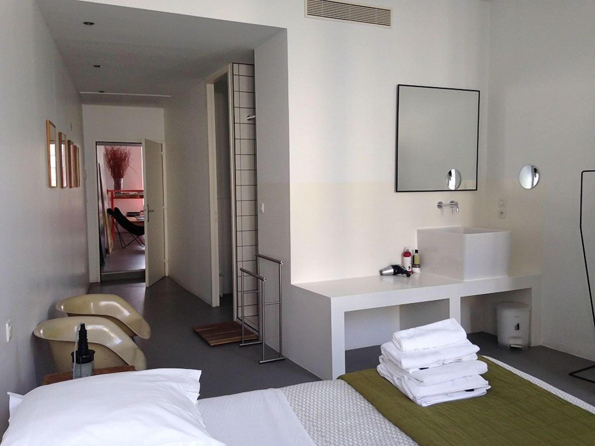 Double Queen Size Bed