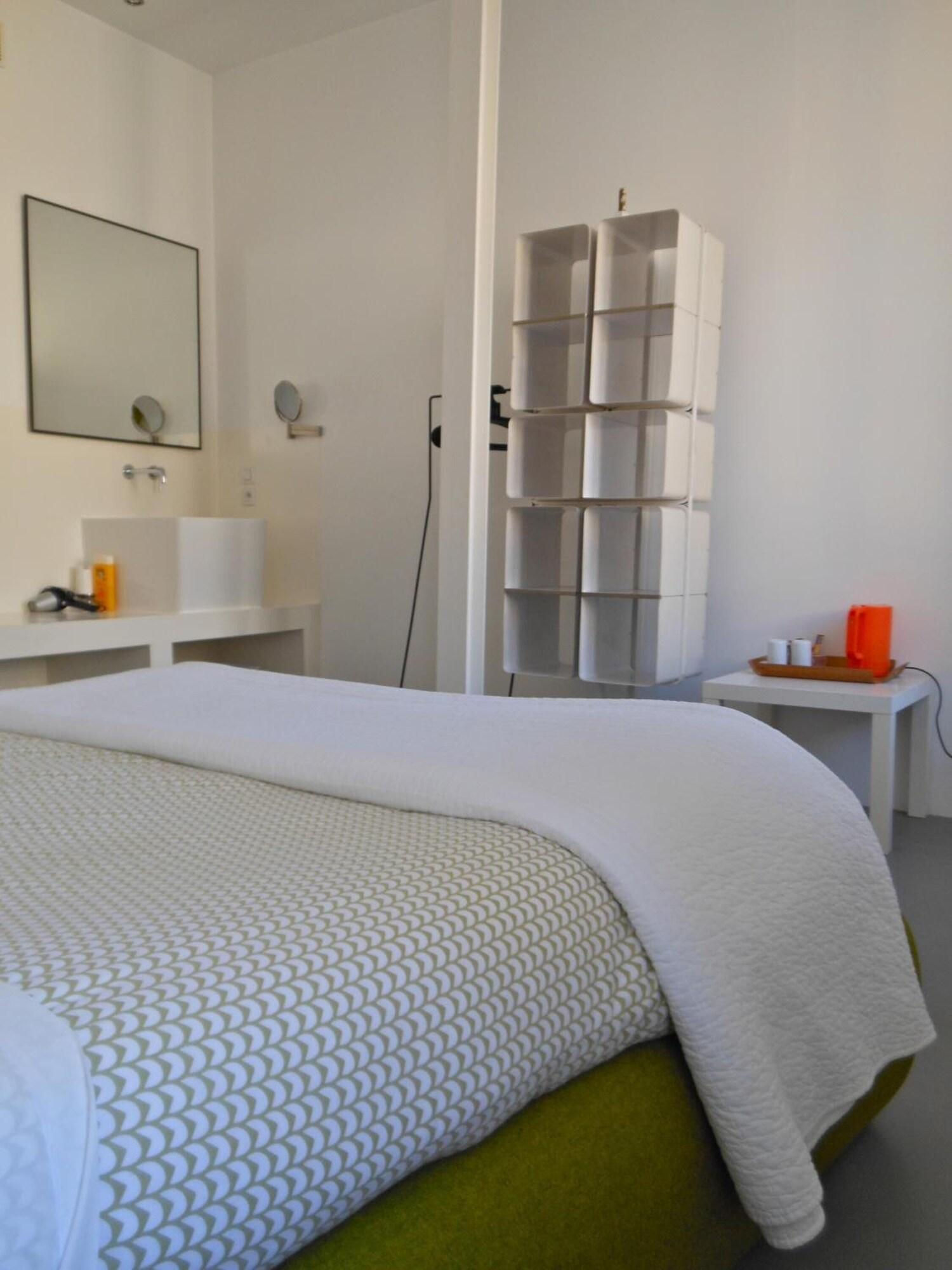 Double Queen Size Bed