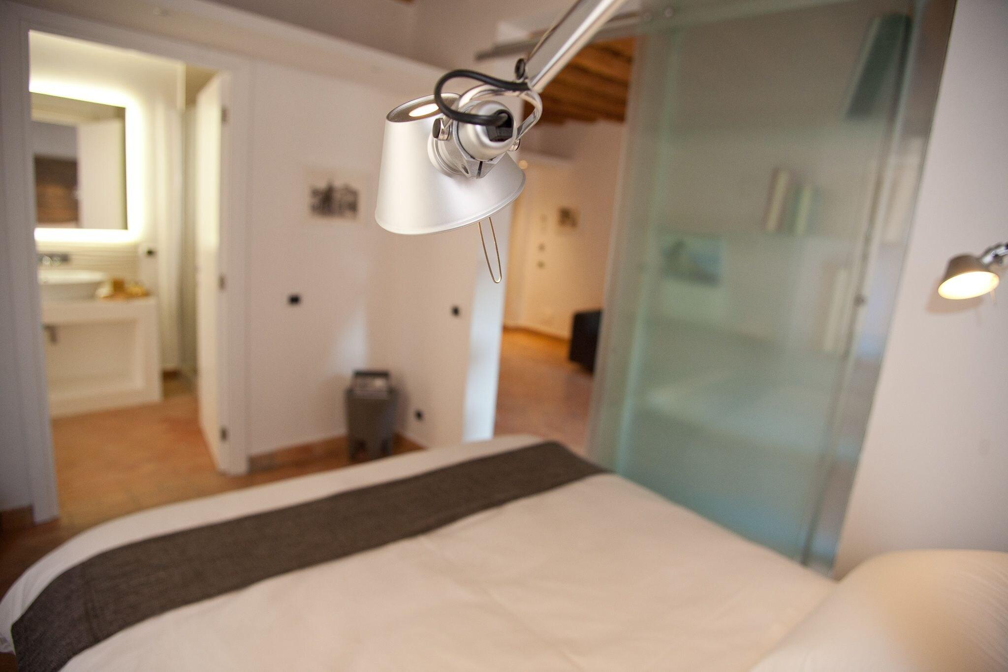 Apartment with Kitchenette