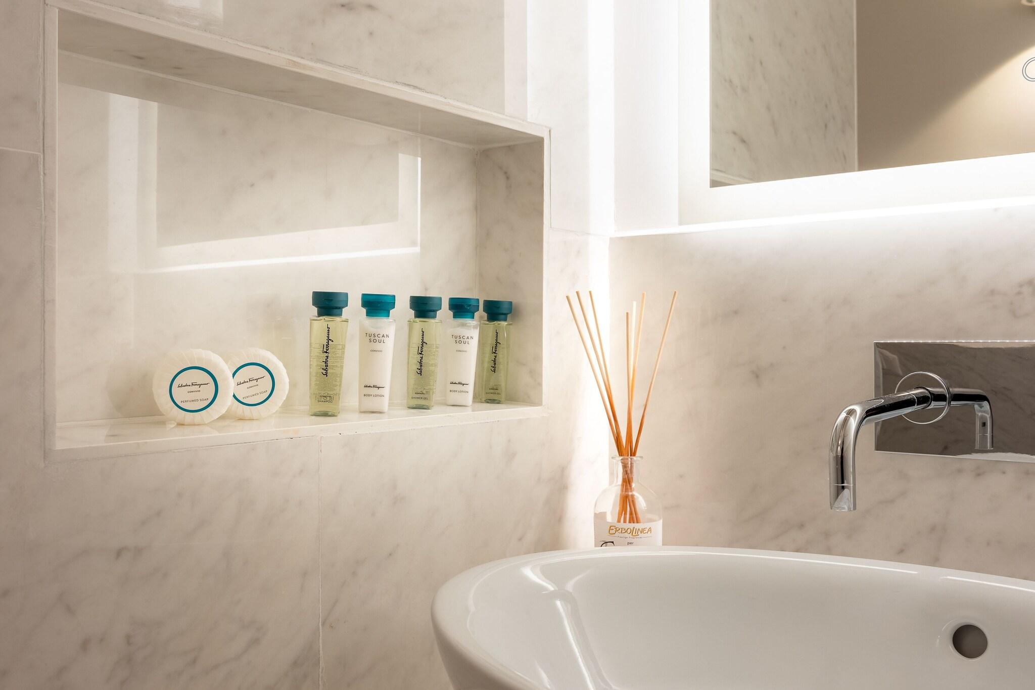 Apartment with Kitchenette