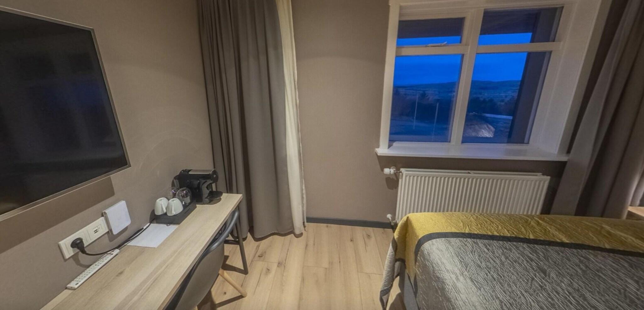 Junior Suite Queen Size Bed