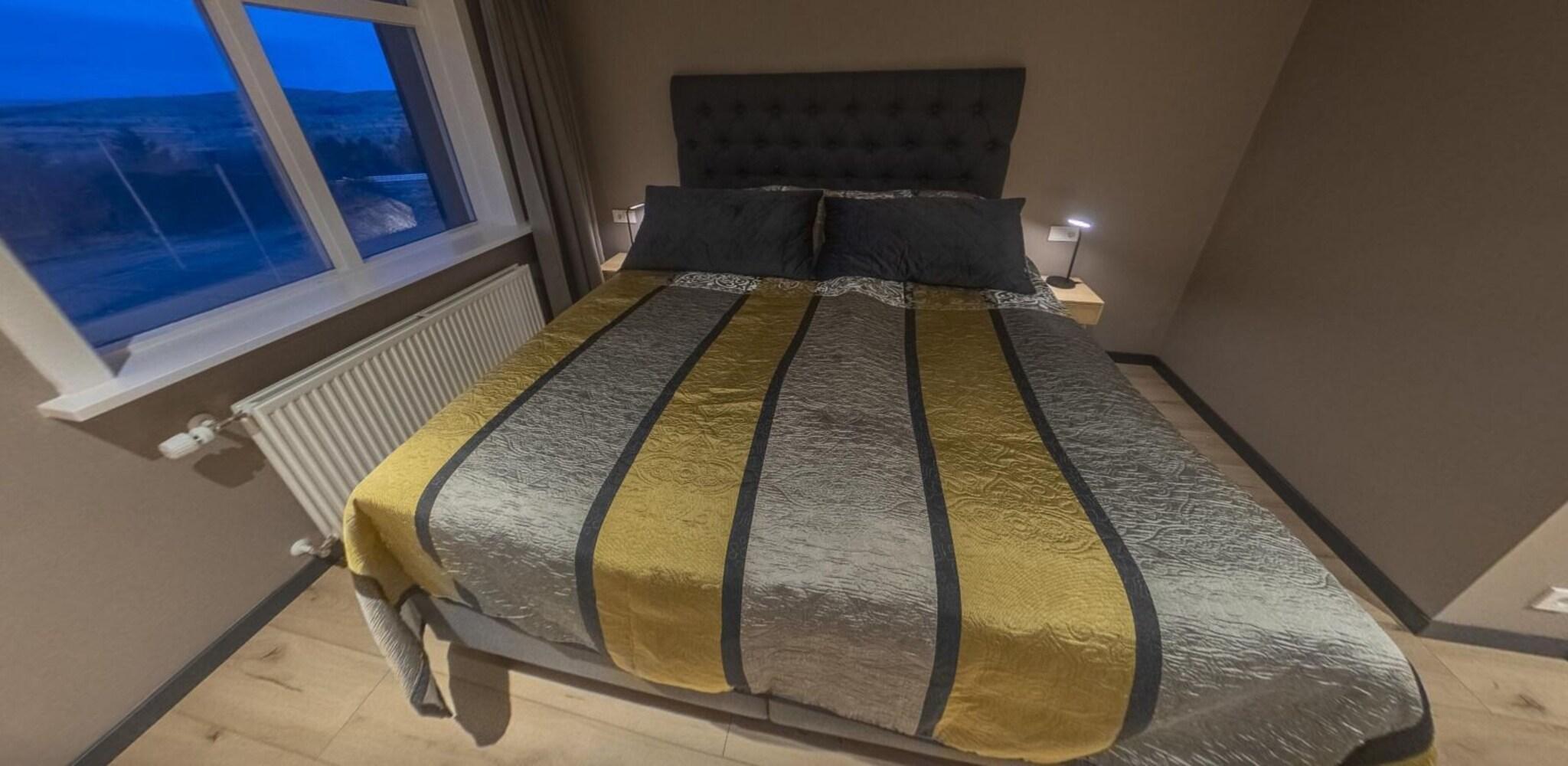 Junior Suite Queen Size Bed