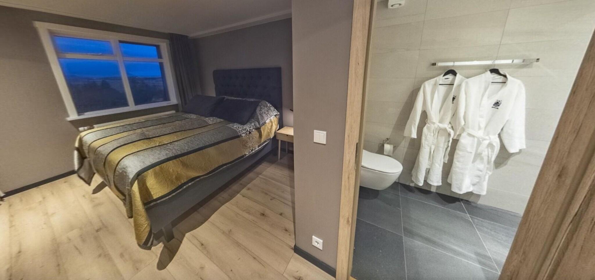 Junior Suite Queen Size Bed