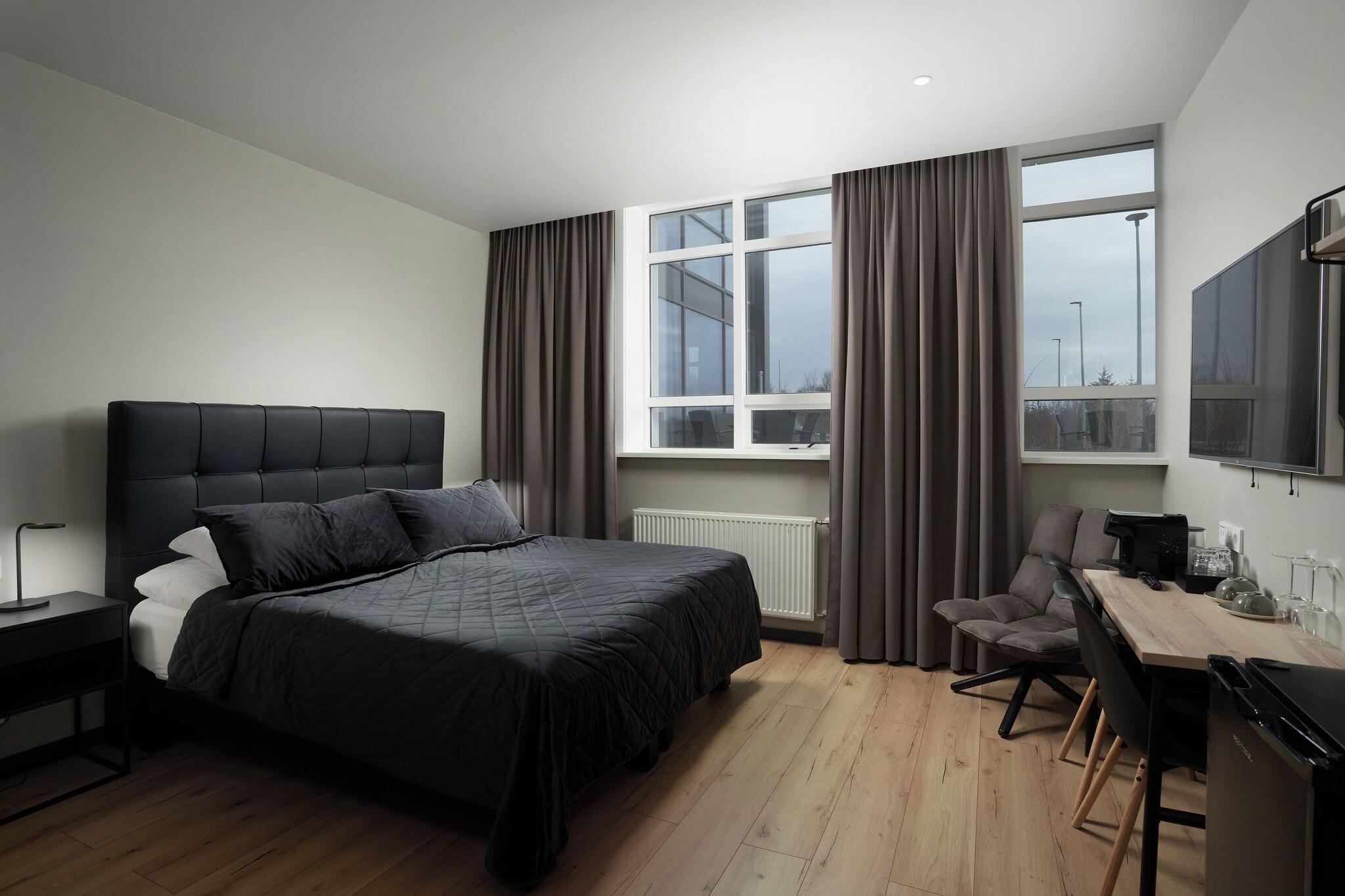 Junior Suite Queen Size Bed