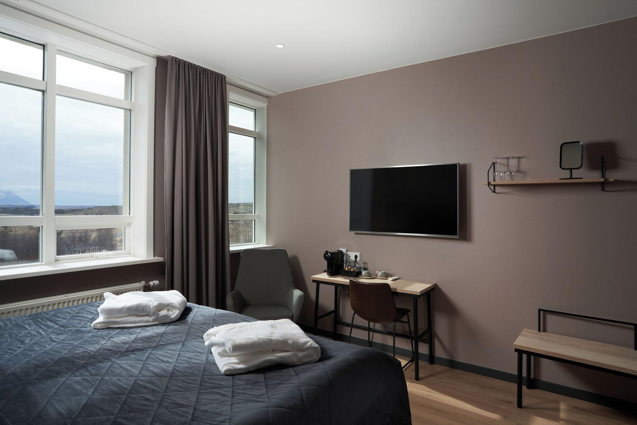 Junior Suite Queen Size Bed