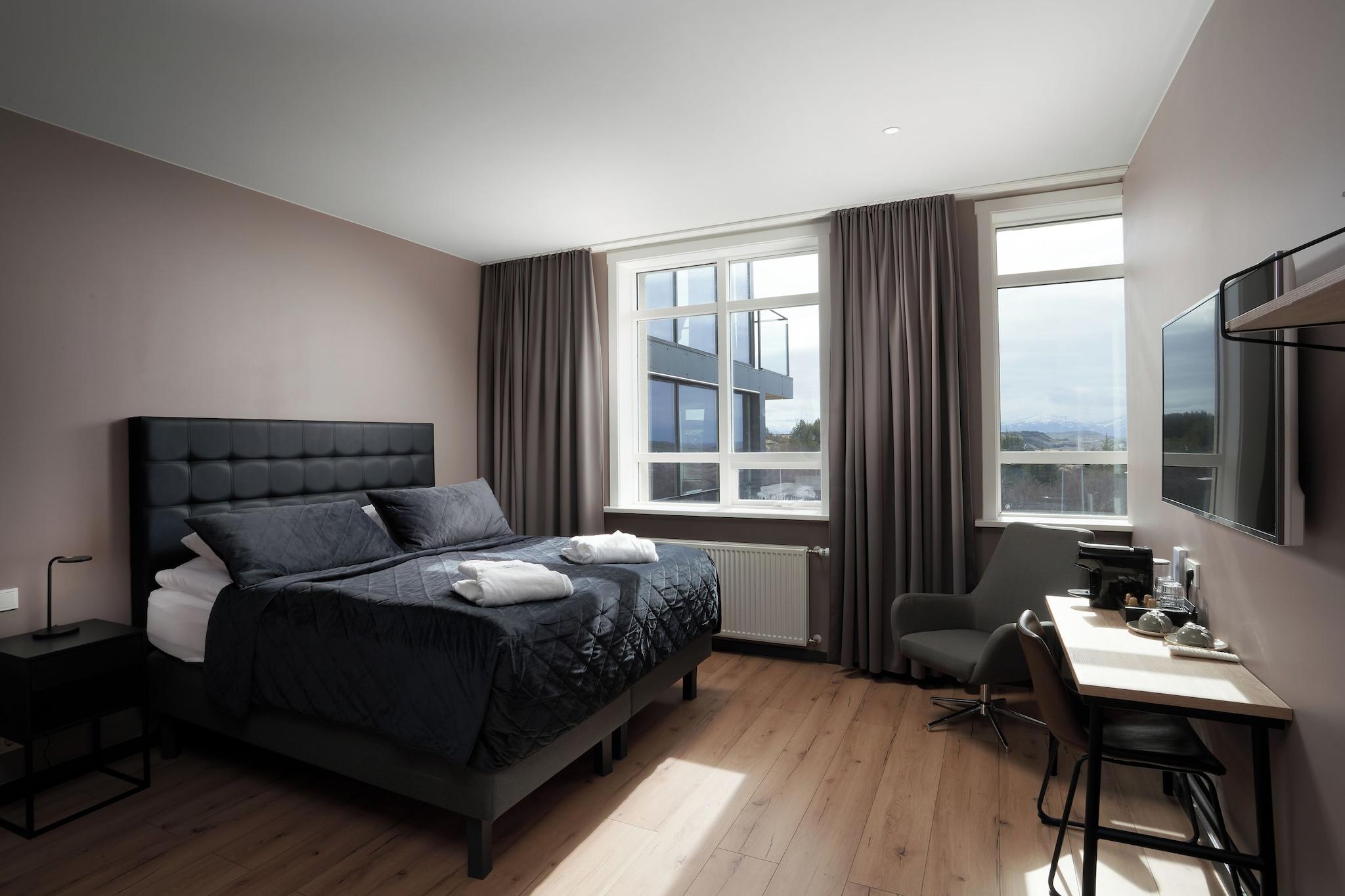 Junior Suite Queen Size Bed