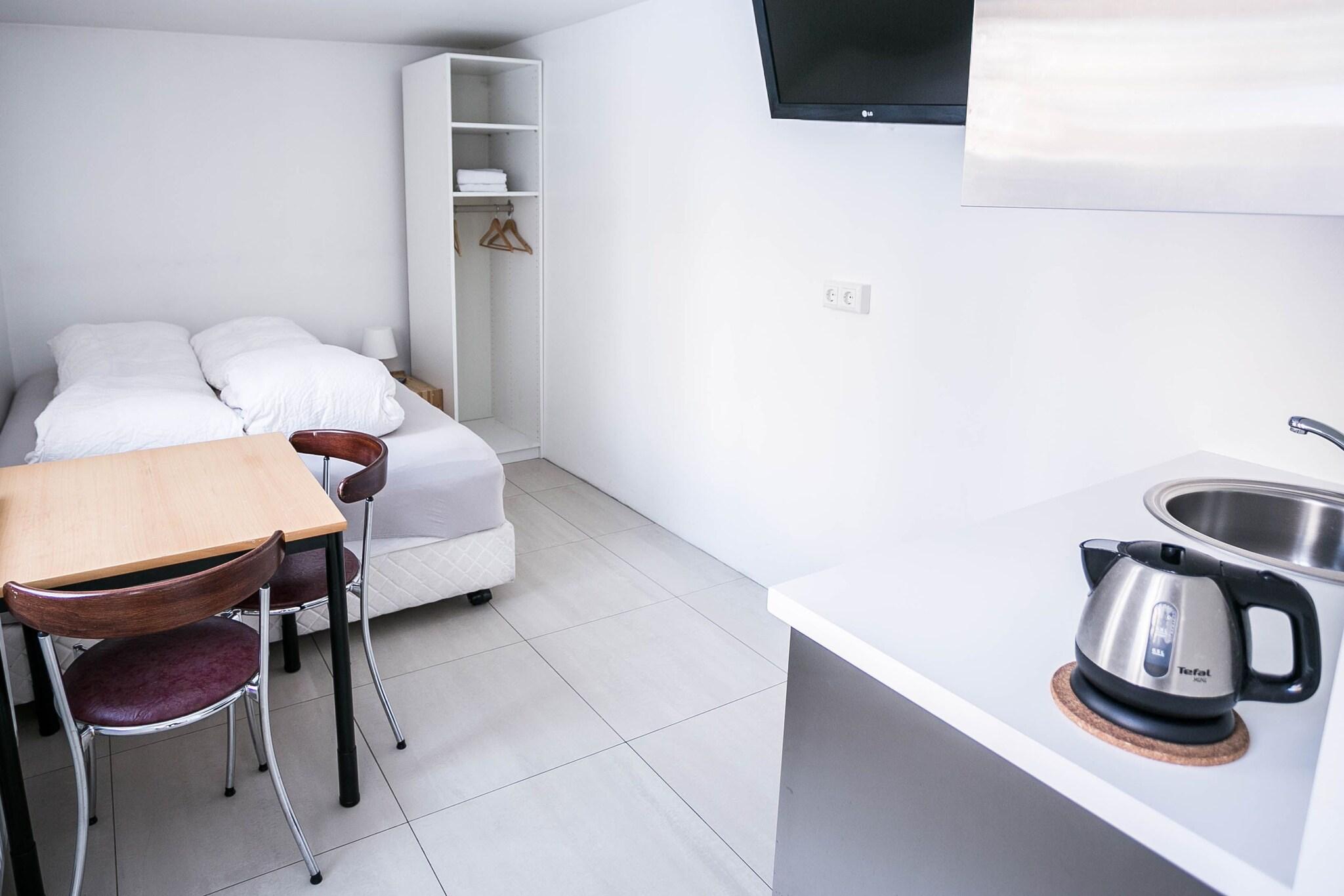 Studio Queen Size Bed