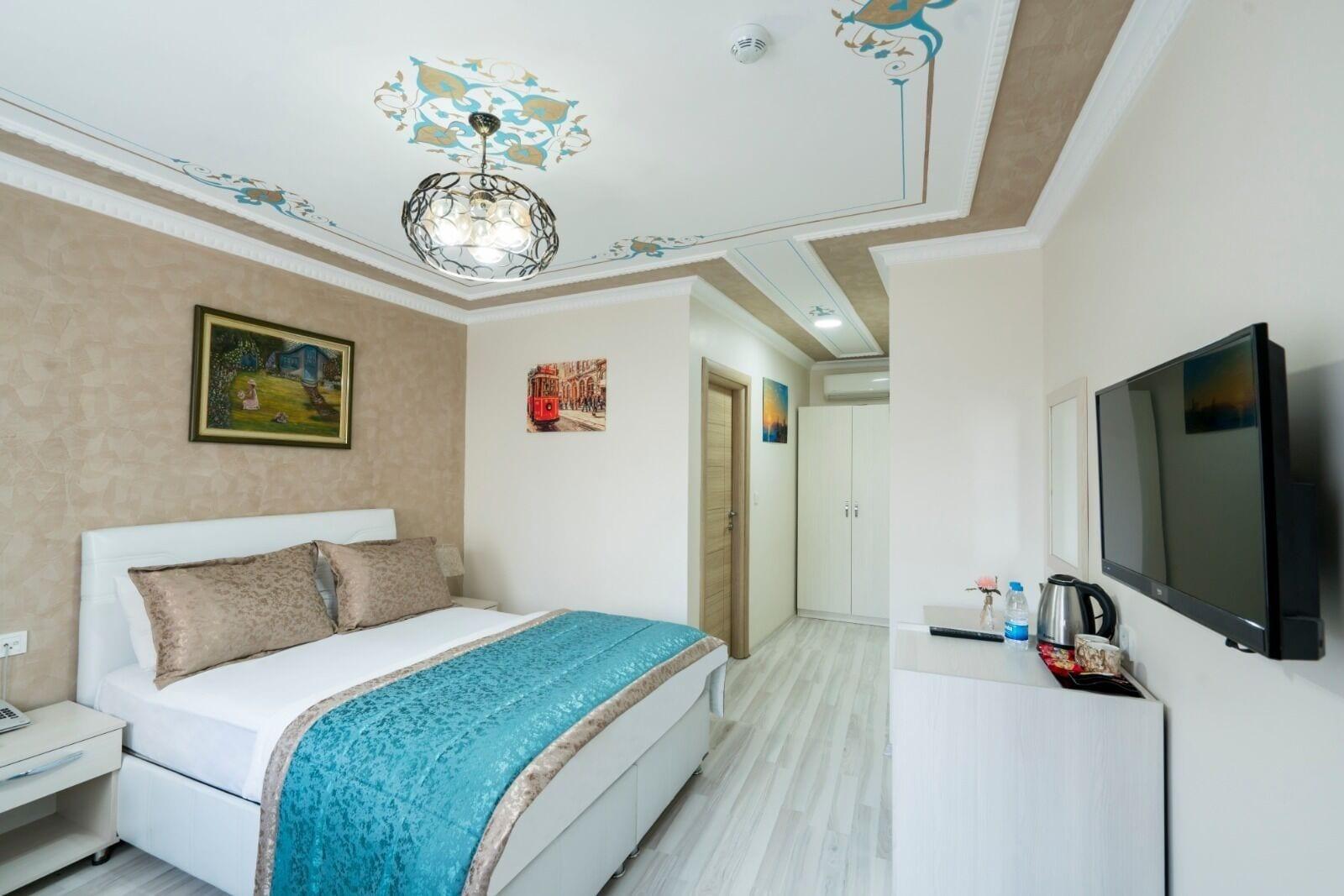 Double Deluxe One Bed