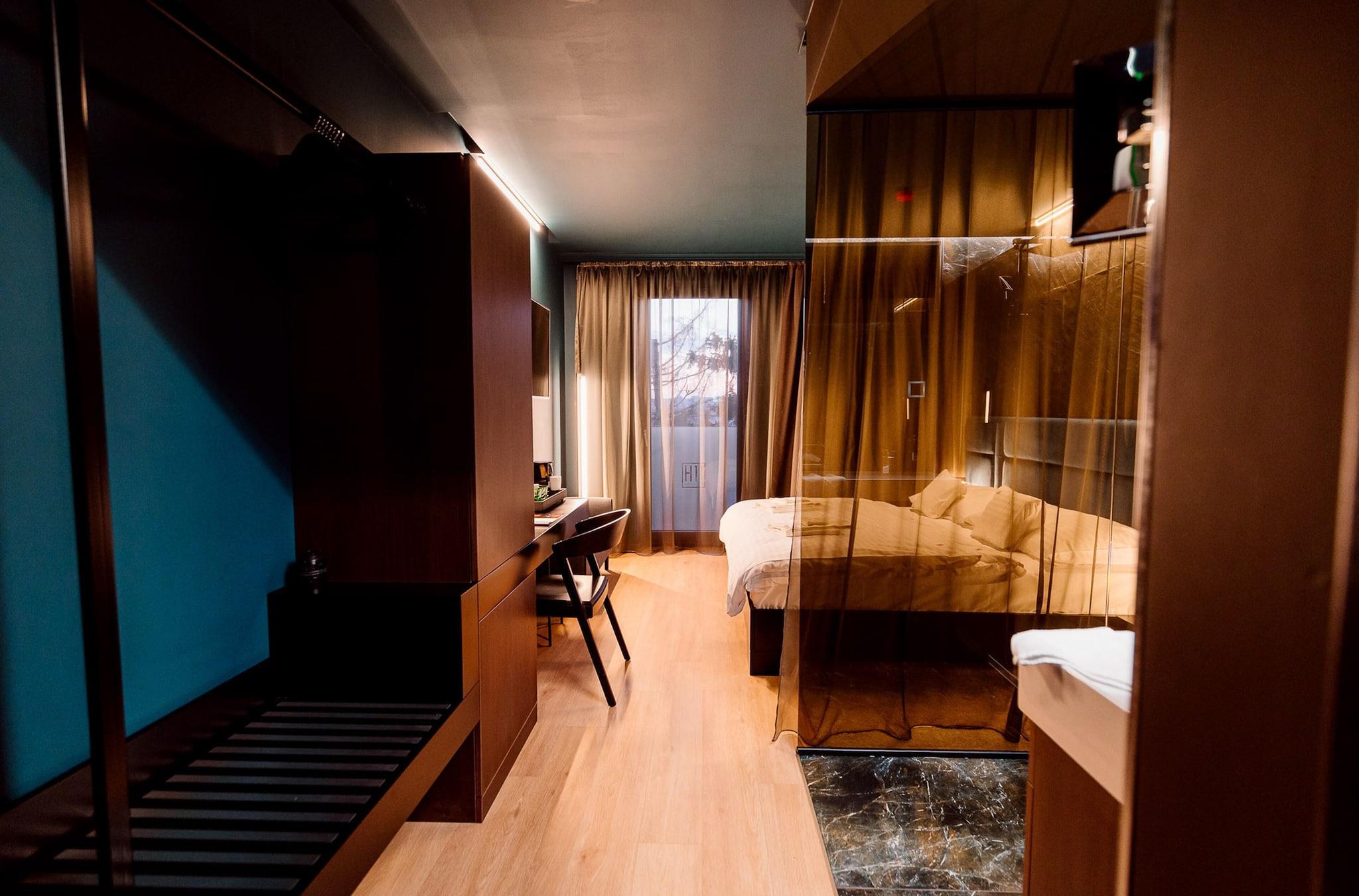 Double Deluxe Queen Bed