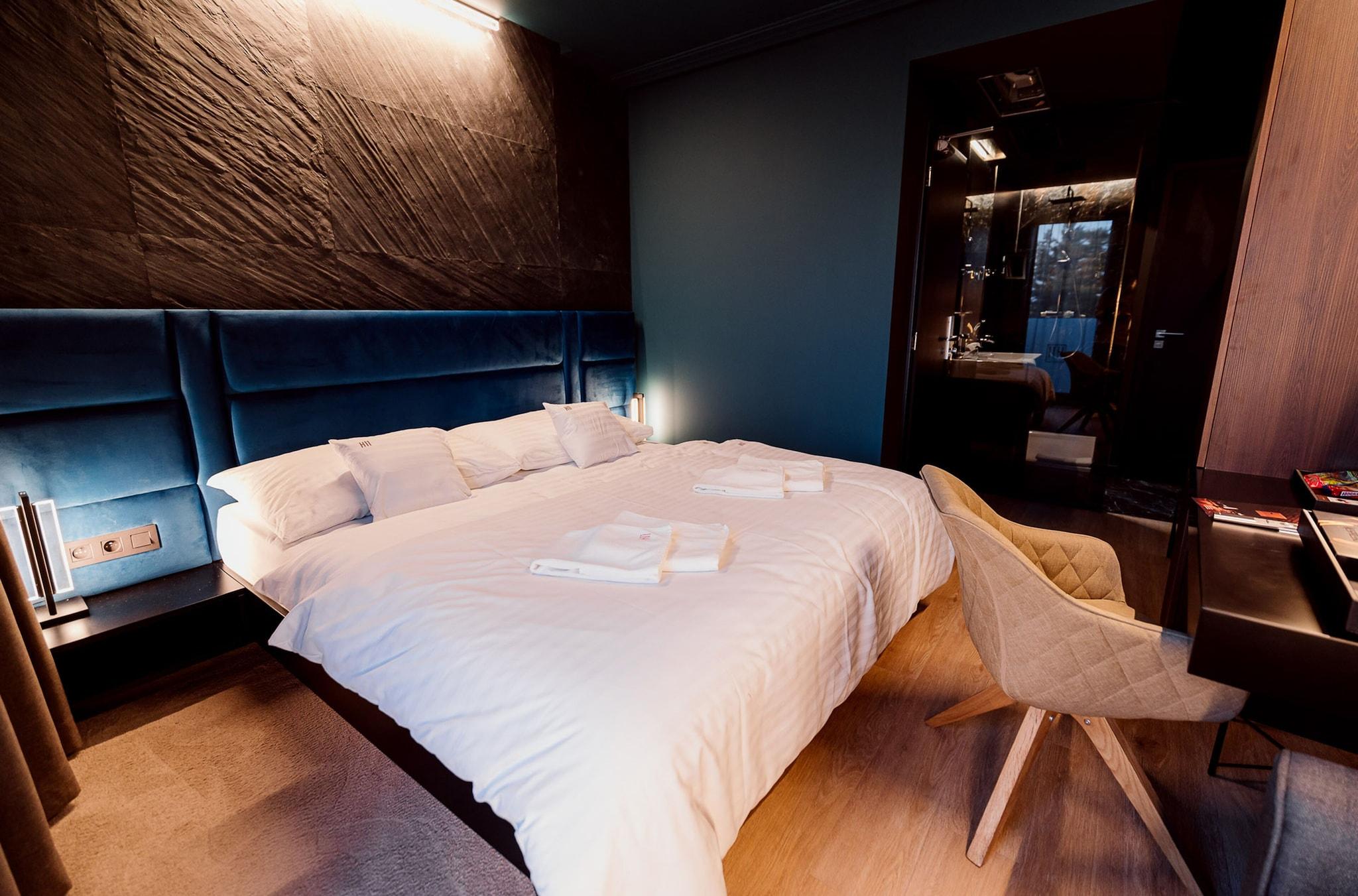 Double Deluxe Queen Bed