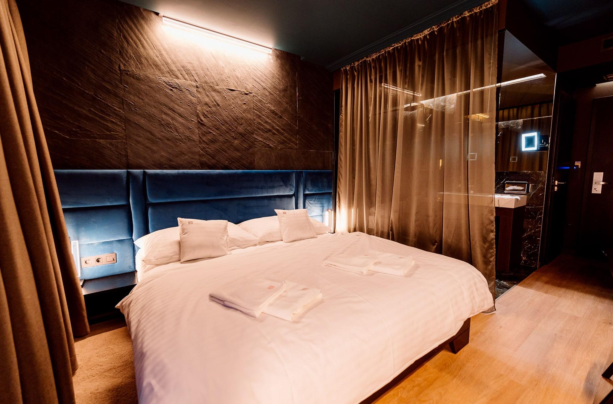 Double Deluxe Queen Bed