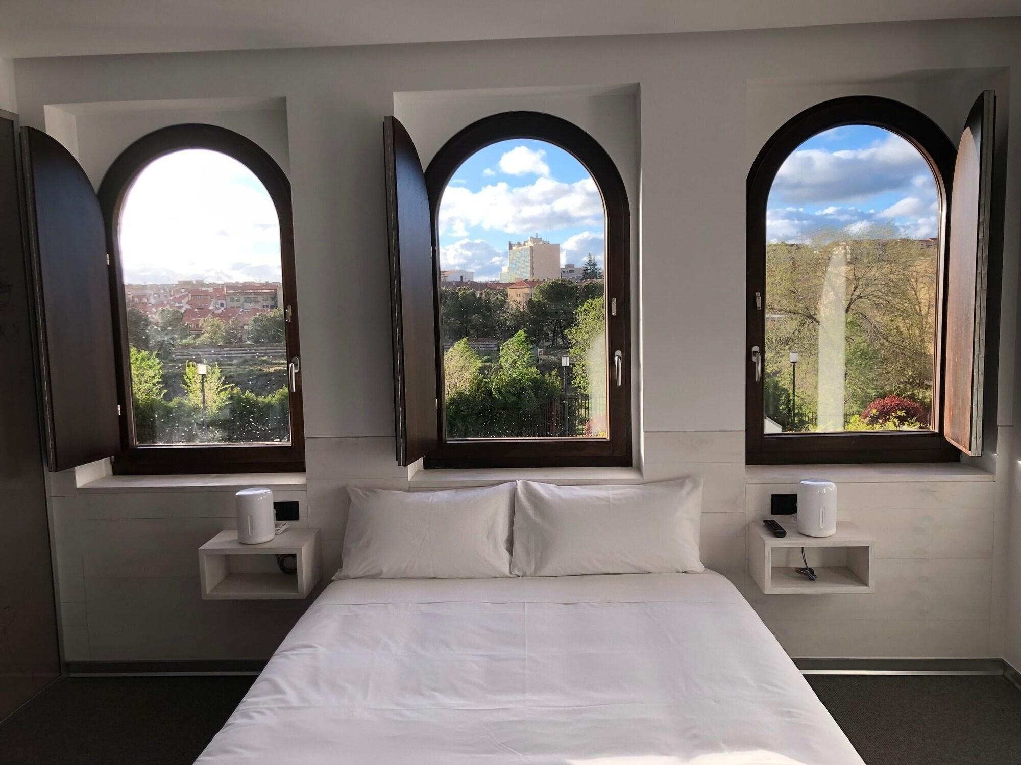 Double or Twin Standard