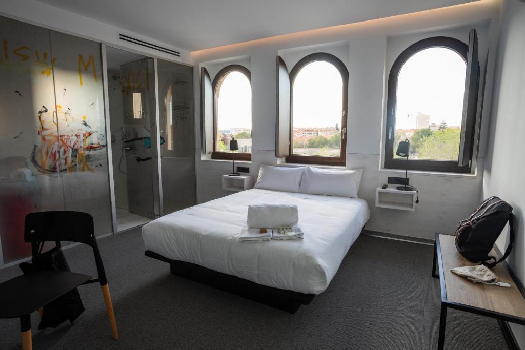 Double or Twin Standard