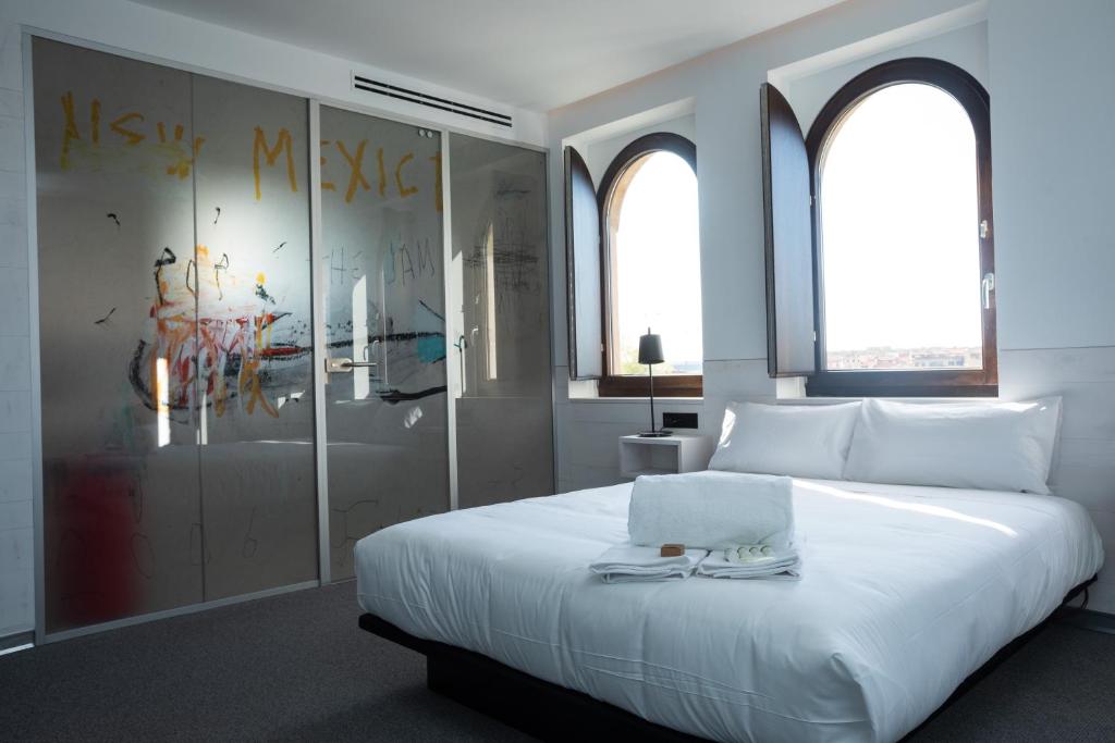 Double or Twin Standard