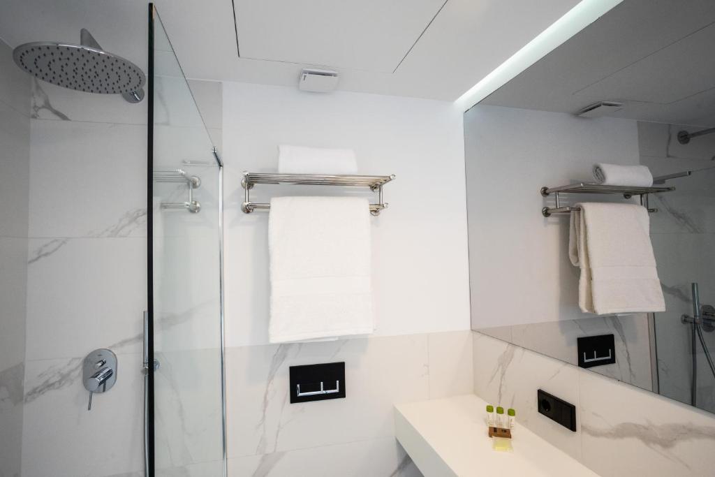 Double or Twin Deluxe