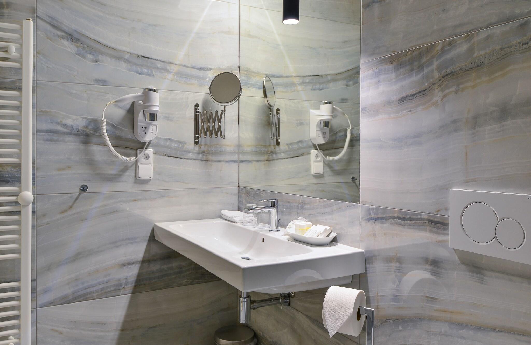 Family Room Queen Size Bed