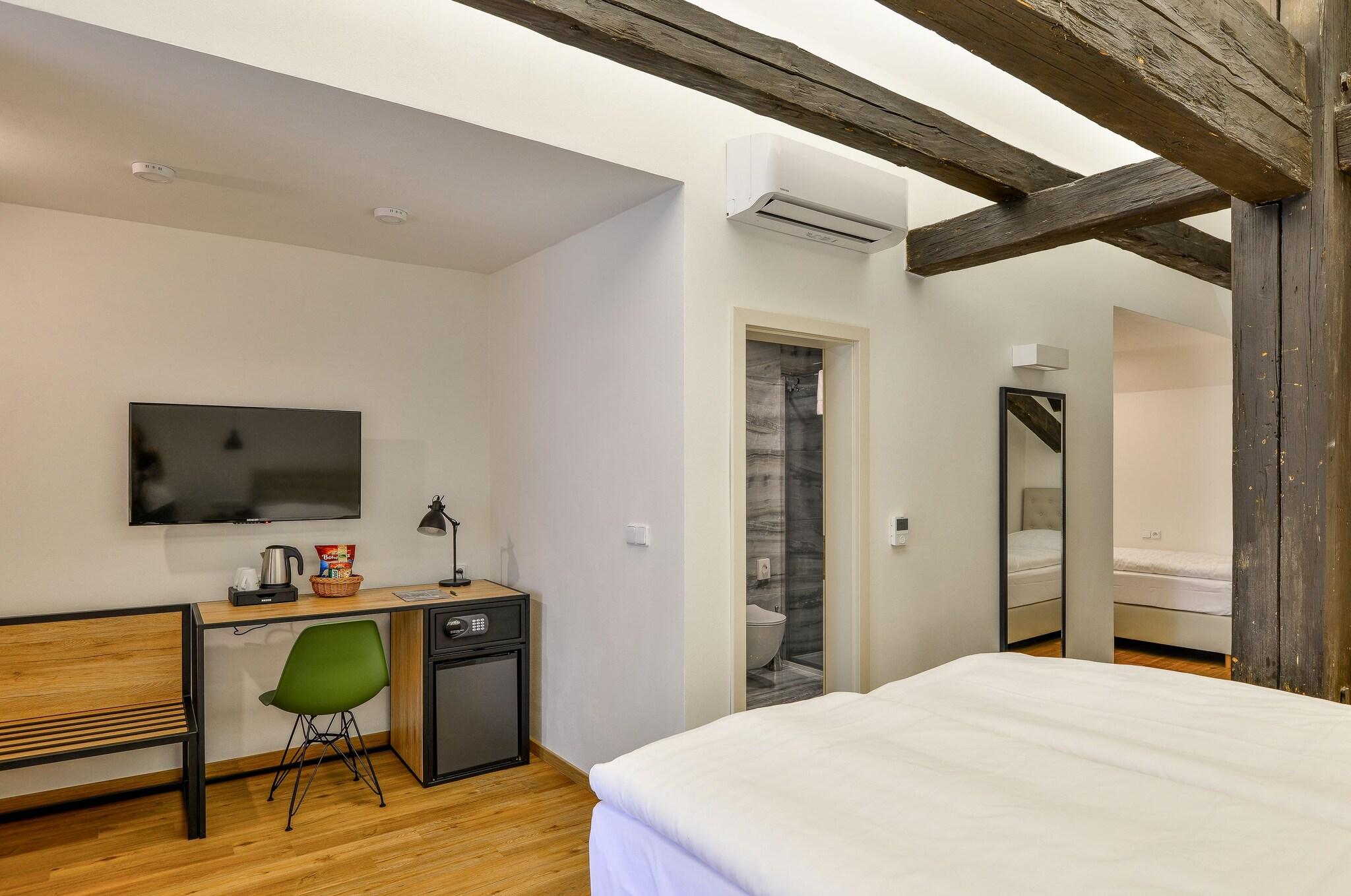 Family Room Queen Size Bed